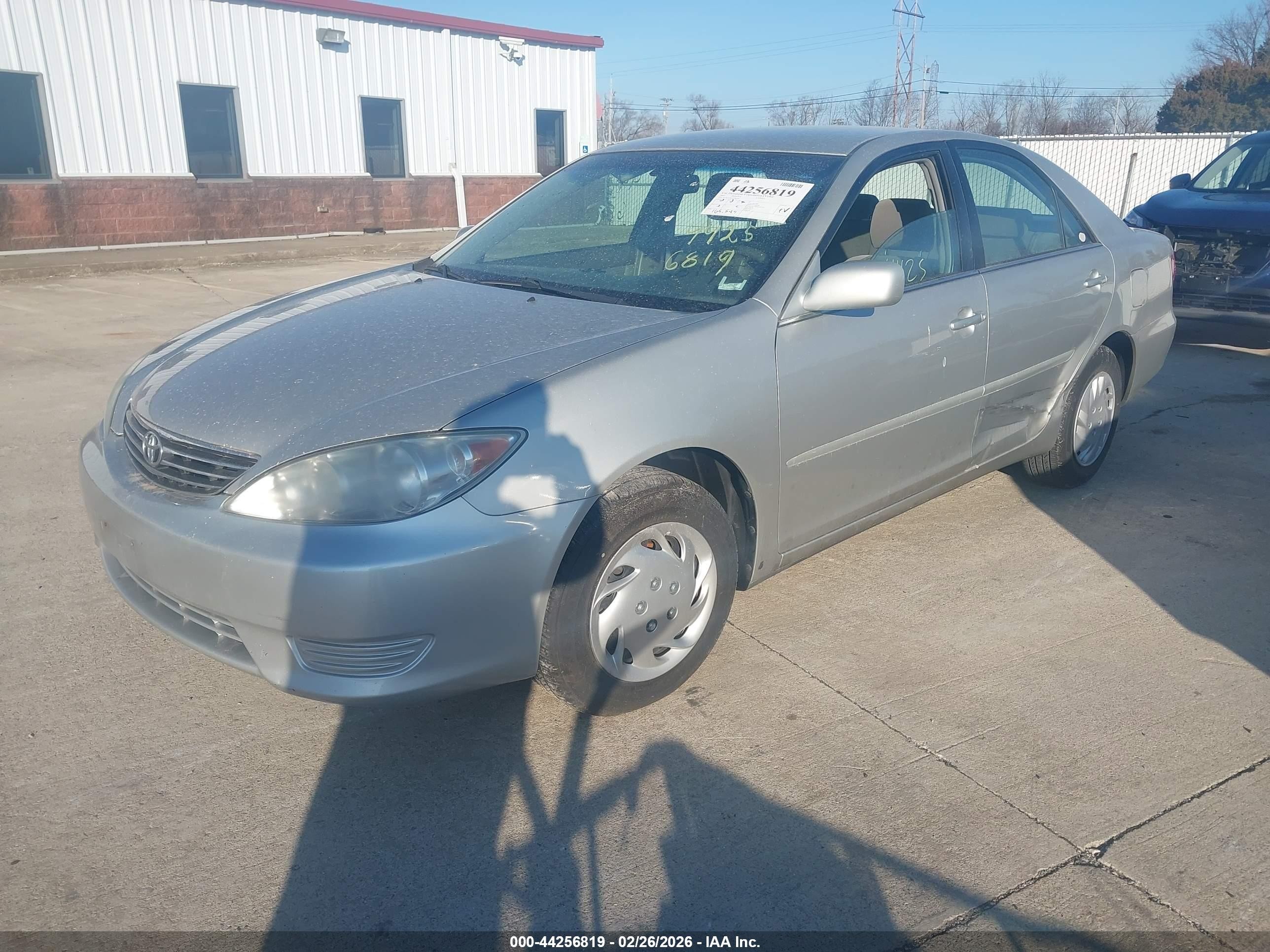 2005 Toyota Camry Le Silver vin: 4T1BE32KX5U066707
