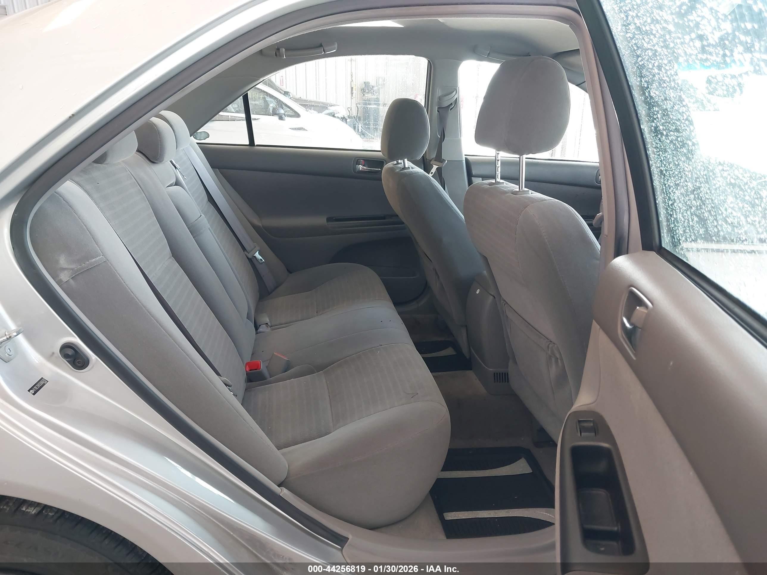 2005 Toyota Camry Le Silver vin: 4T1BE32KX5U066707