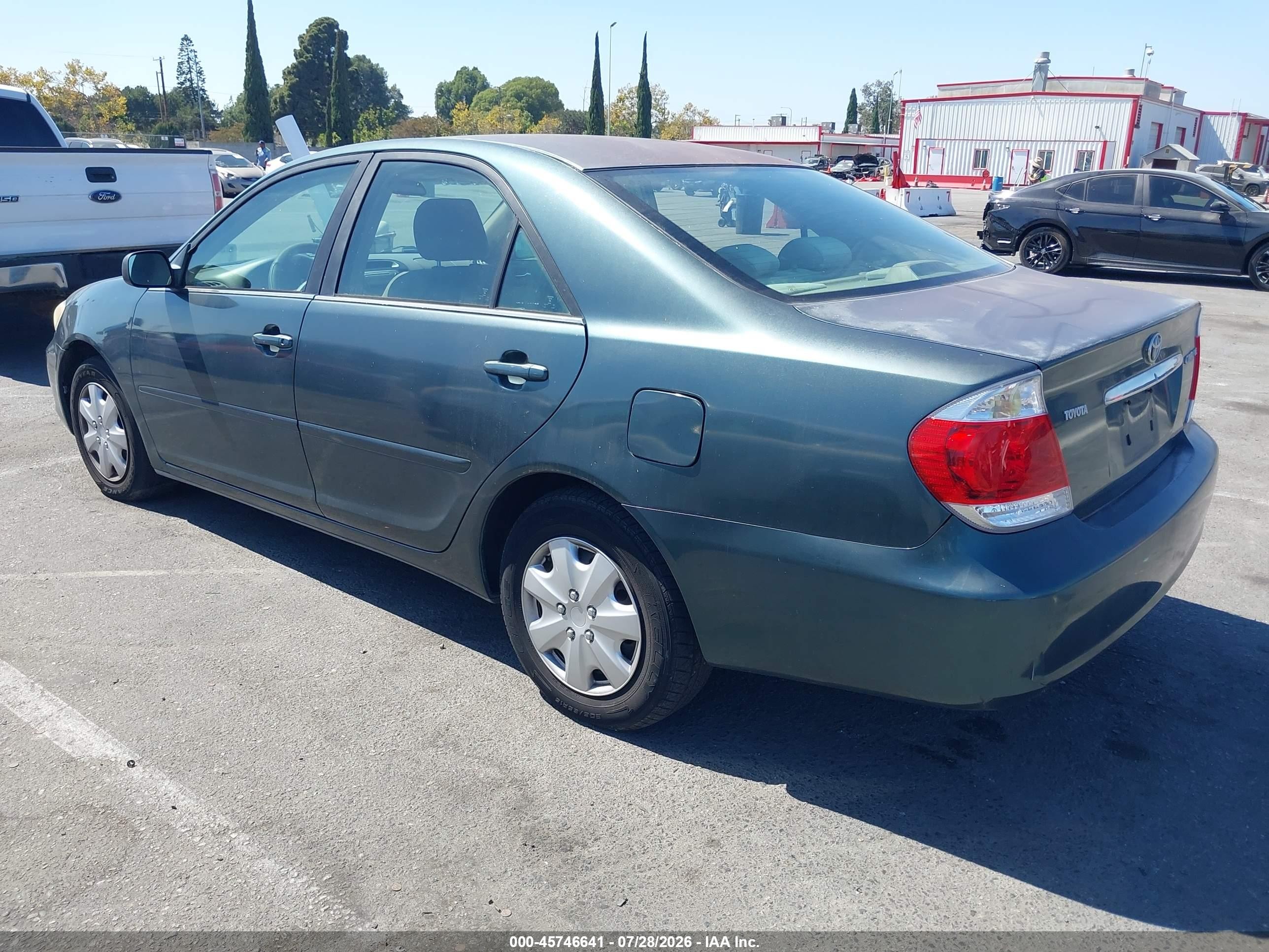 2005 Toyota Camry Le Green vin: 4T1BE32KX5U067291
