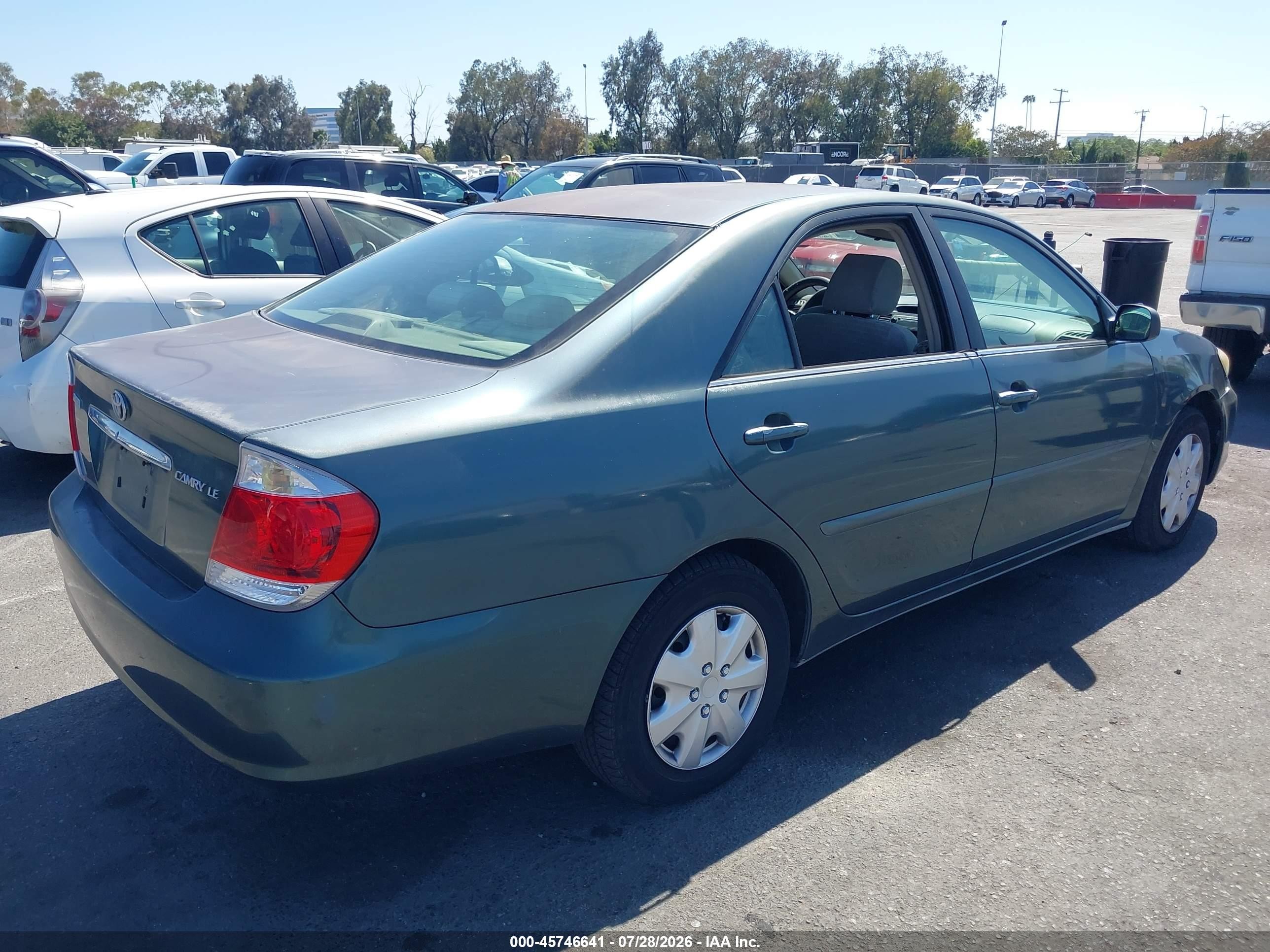 2005 Toyota Camry Le Green vin: 4T1BE32KX5U067291