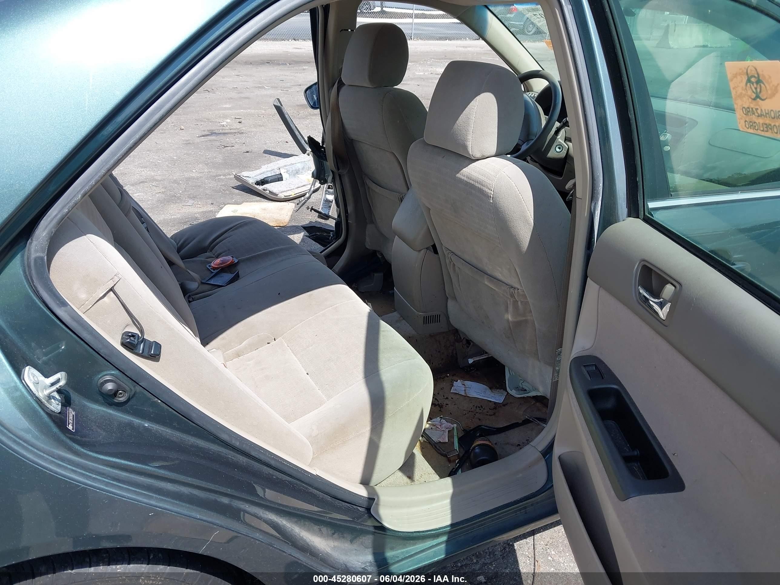 2005 Toyota Camry Le Green vin: 4T1BE32KX5U077559