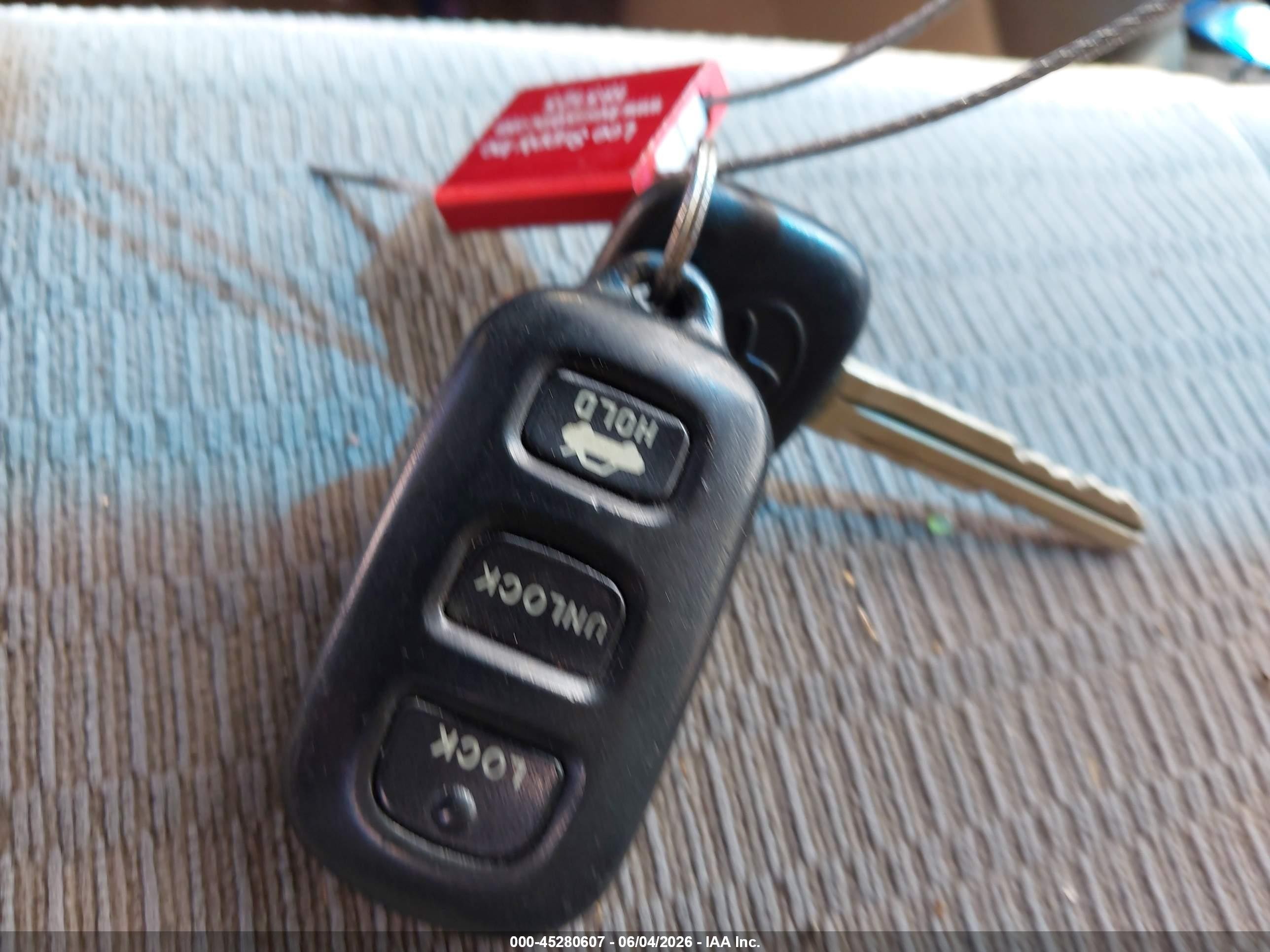 2005 Toyota Camry Le Green vin: 4T1BE32KX5U077559