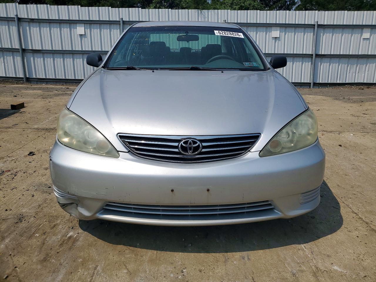 2005 Toyota Camry Standard Серебряный vin: 4T1BE32KX5U091879