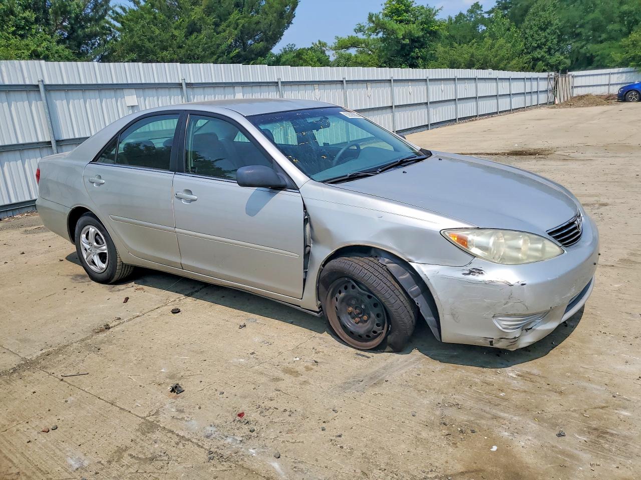 2005 Toyota Camry Standard Серебряный vin: 4T1BE32KX5U091879