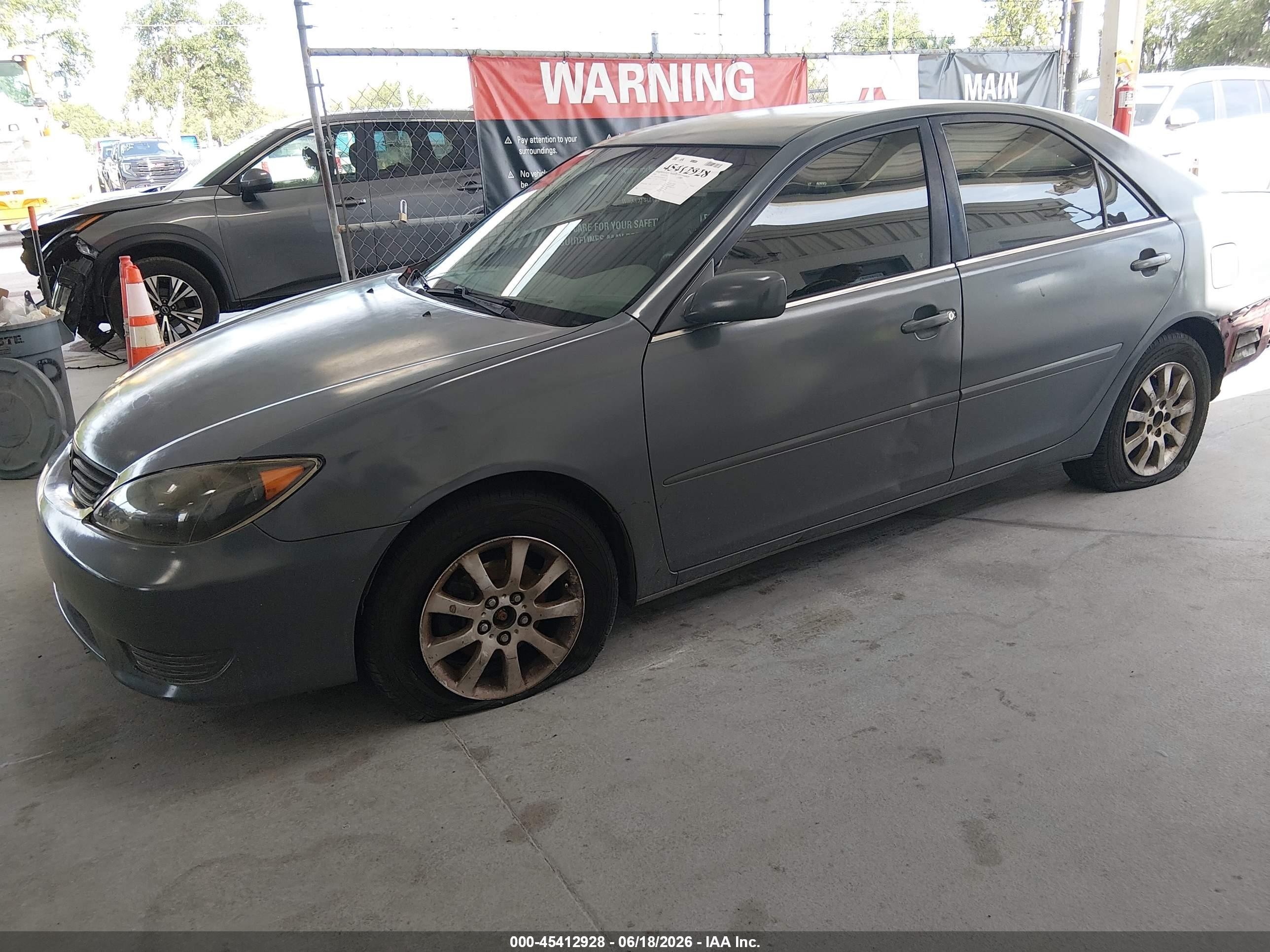2005 Toyota Camry Le Green vin: 4T1BE32KX5U095673