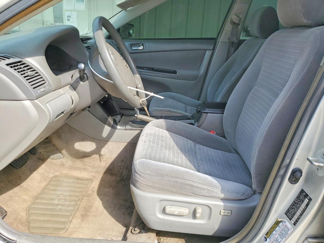 2005 Toyota Camry Le Silver vin: 4T1BE32KX5U392958