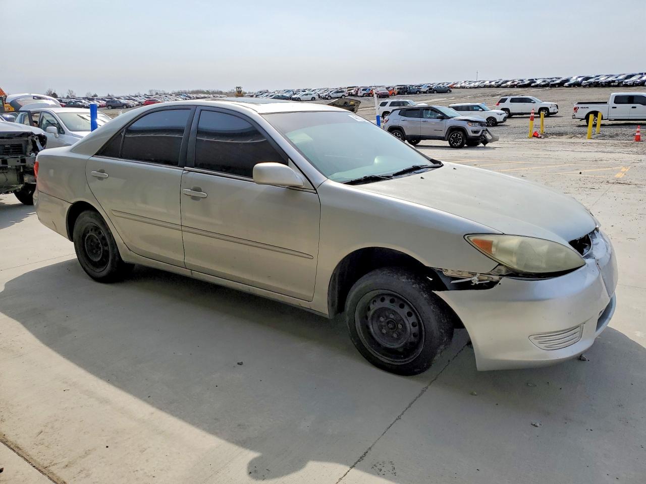 2005 Toyota Camry Le Silver vin: 4T1BE32KX5U392958
