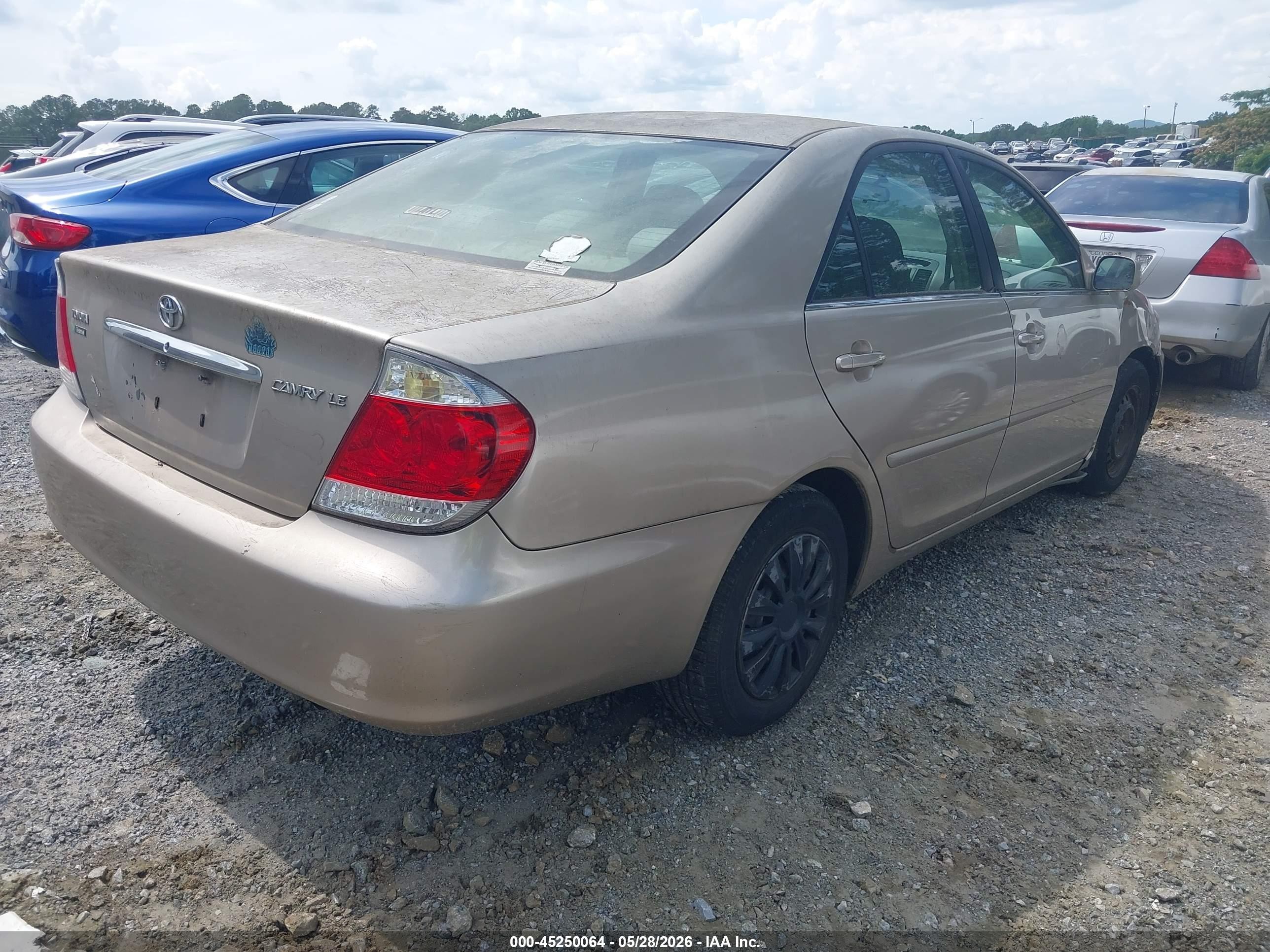 2005 Toyota Camry Le Gold vin: 4T1BE32KX5U403781