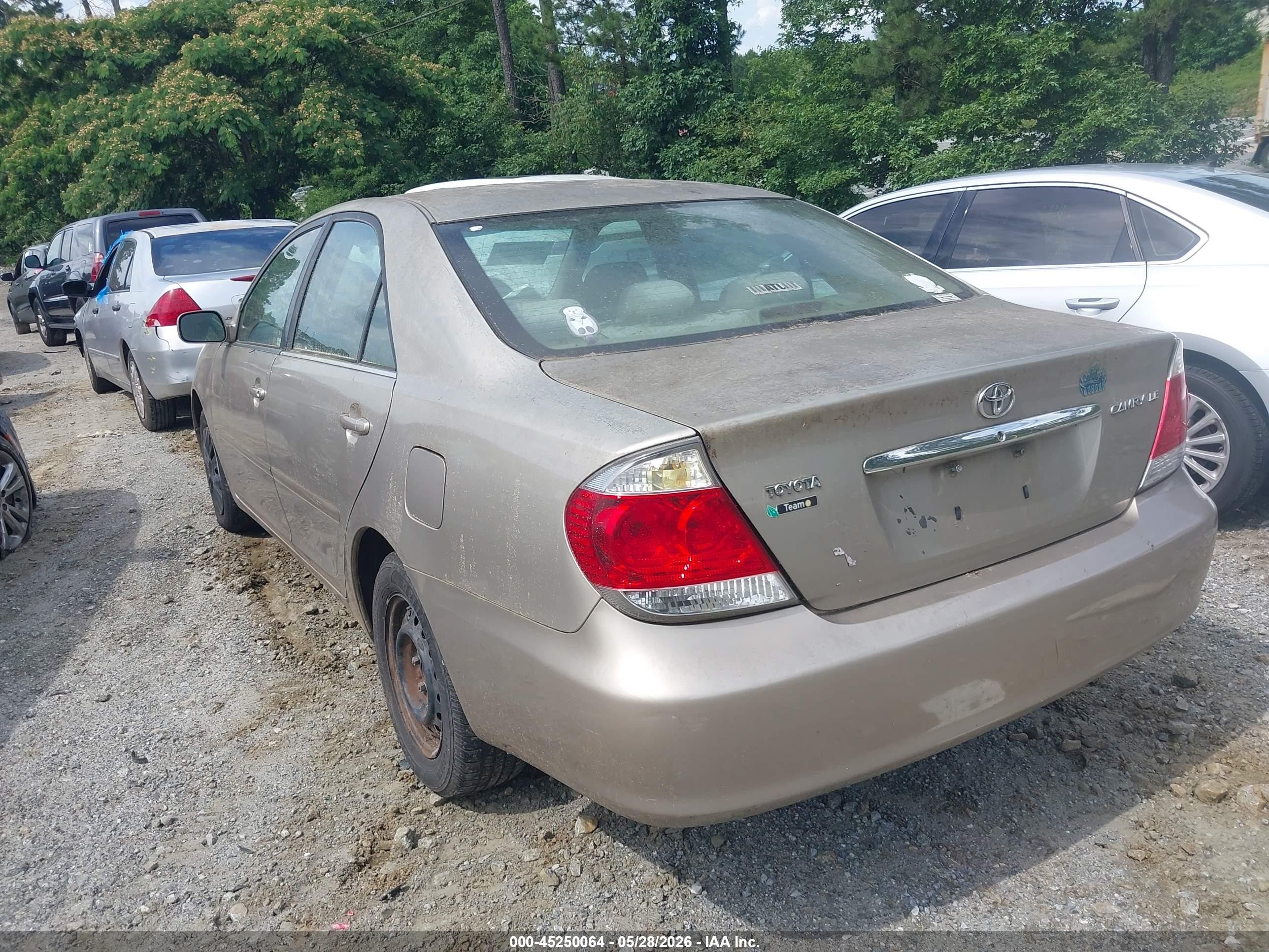 2005 Toyota Camry Le Gold vin: 4T1BE32KX5U403781