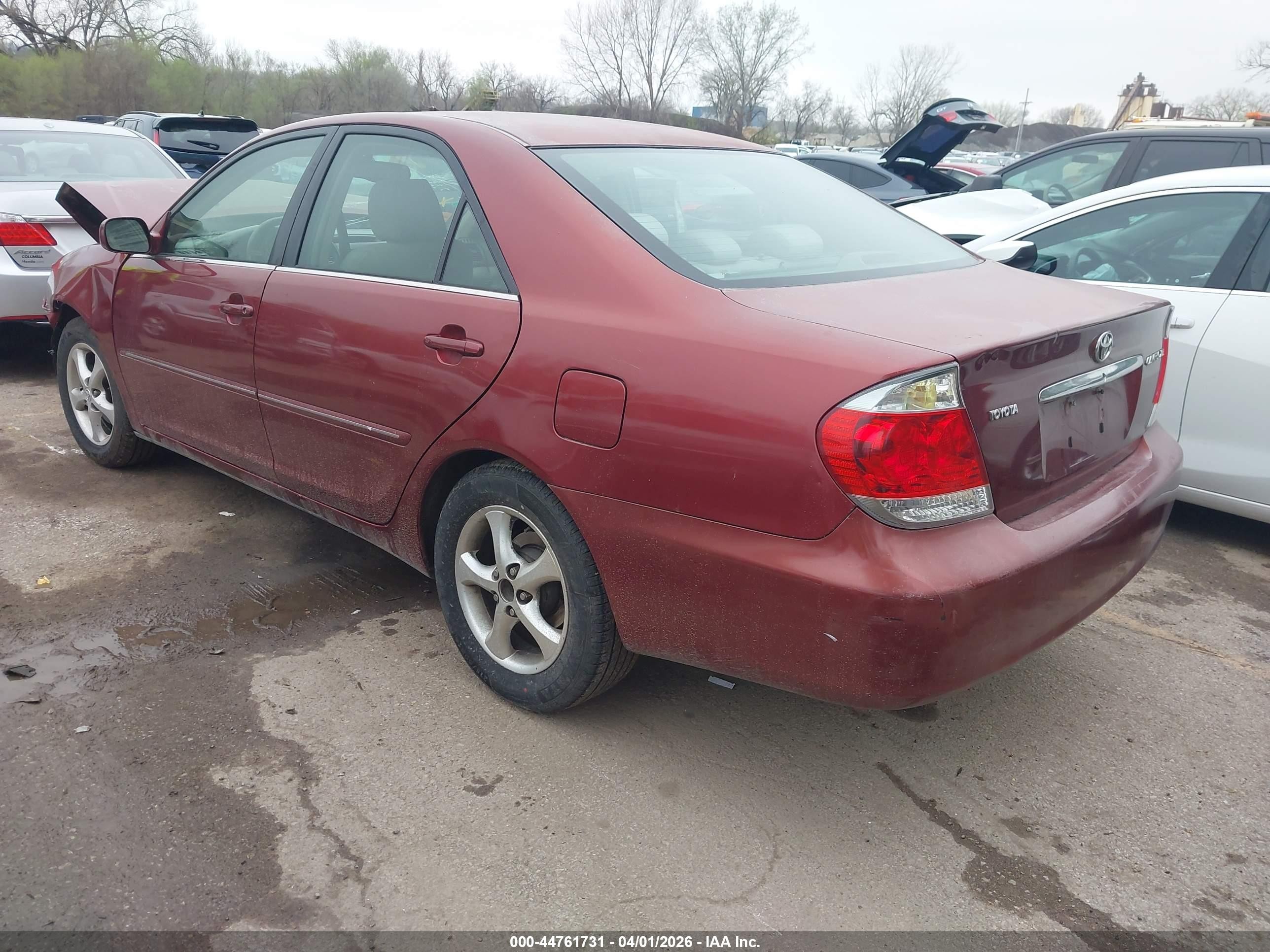 2005 Toyota Camry Xle Red vin: 4T1BE32KX5U403862
