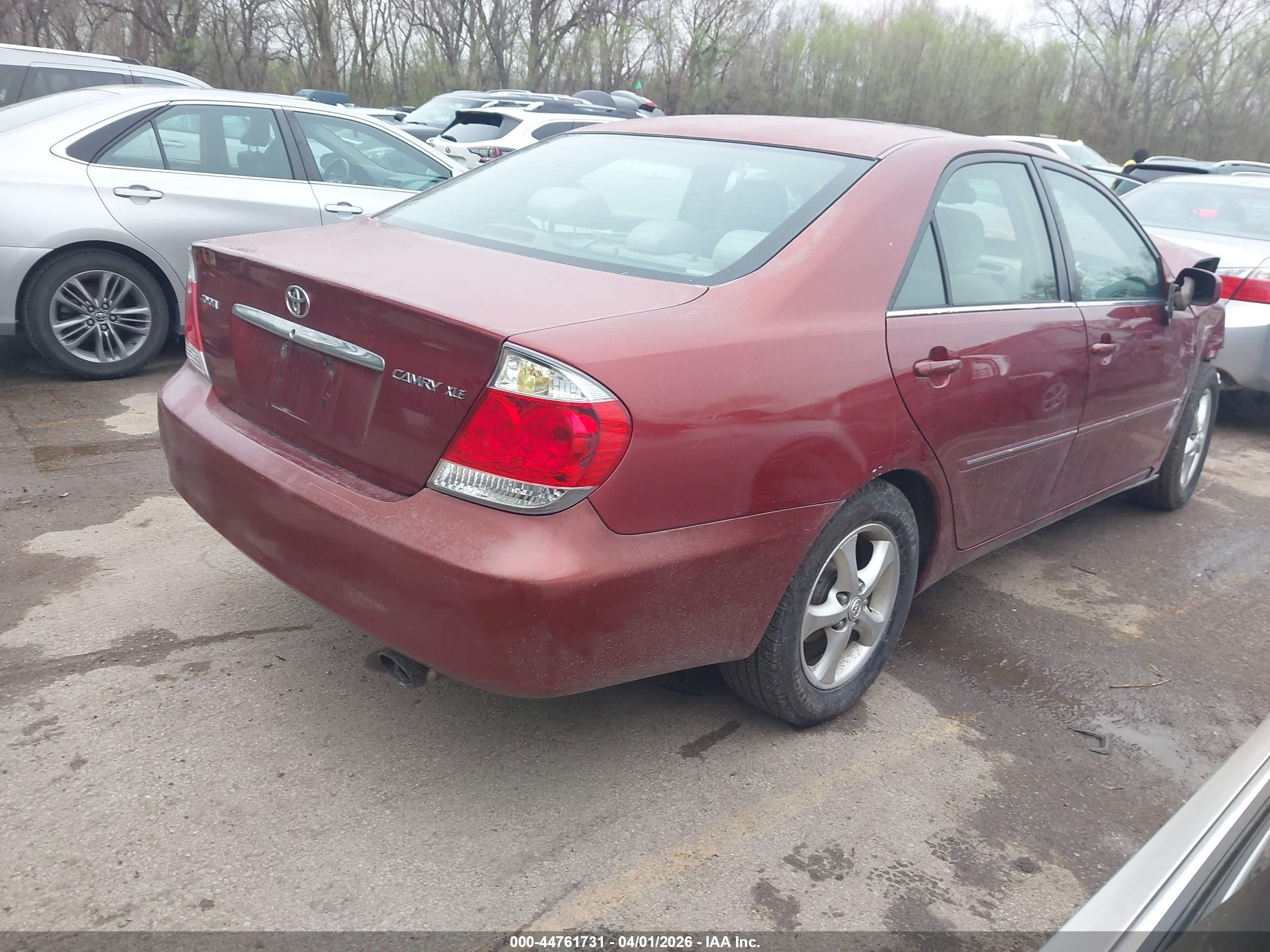 2005 Toyota Camry Xle Red vin: 4T1BE32KX5U403862