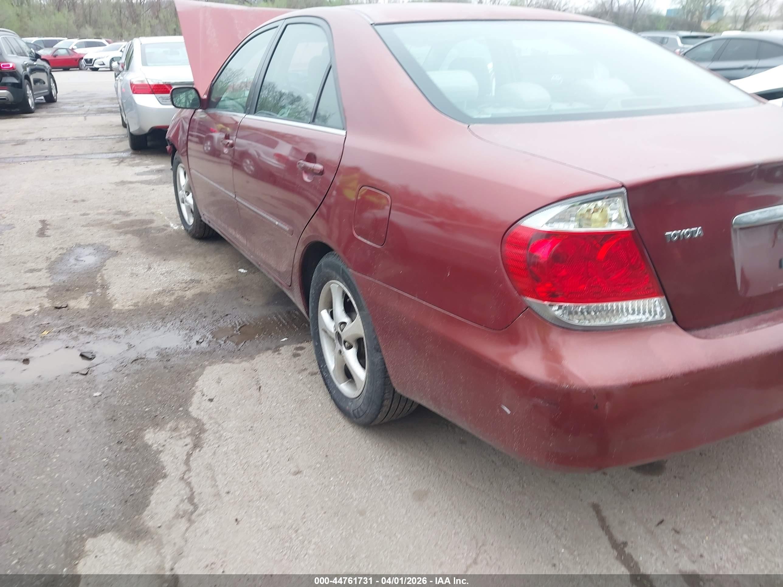 2005 Toyota Camry Xle Red vin: 4T1BE32KX5U403862