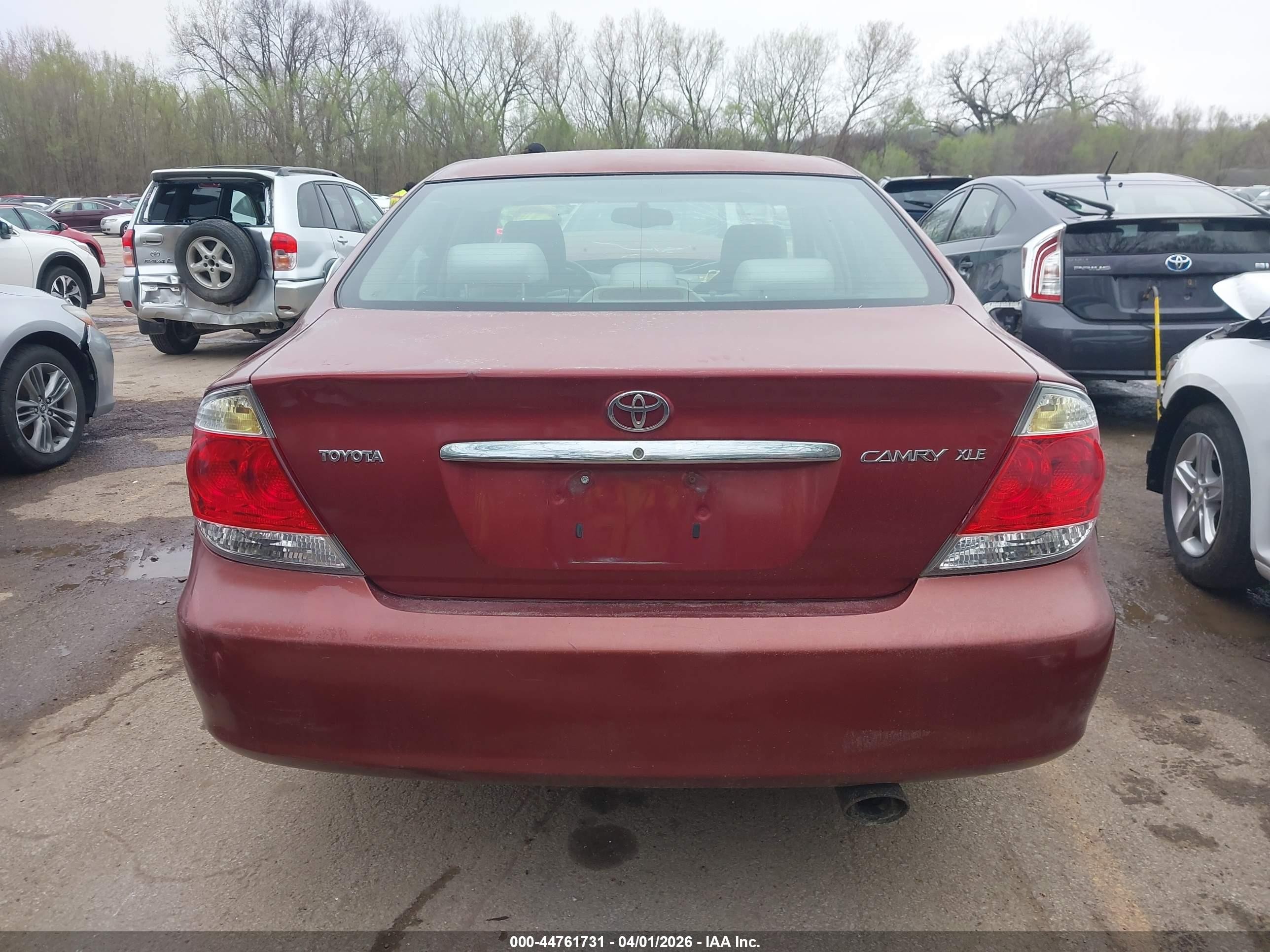 2005 Toyota Camry Xle Red vin: 4T1BE32KX5U403862