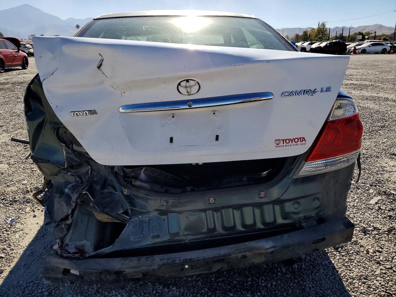2005 Toyota Camry Le Green vin: 4T1BE32KX5U406955