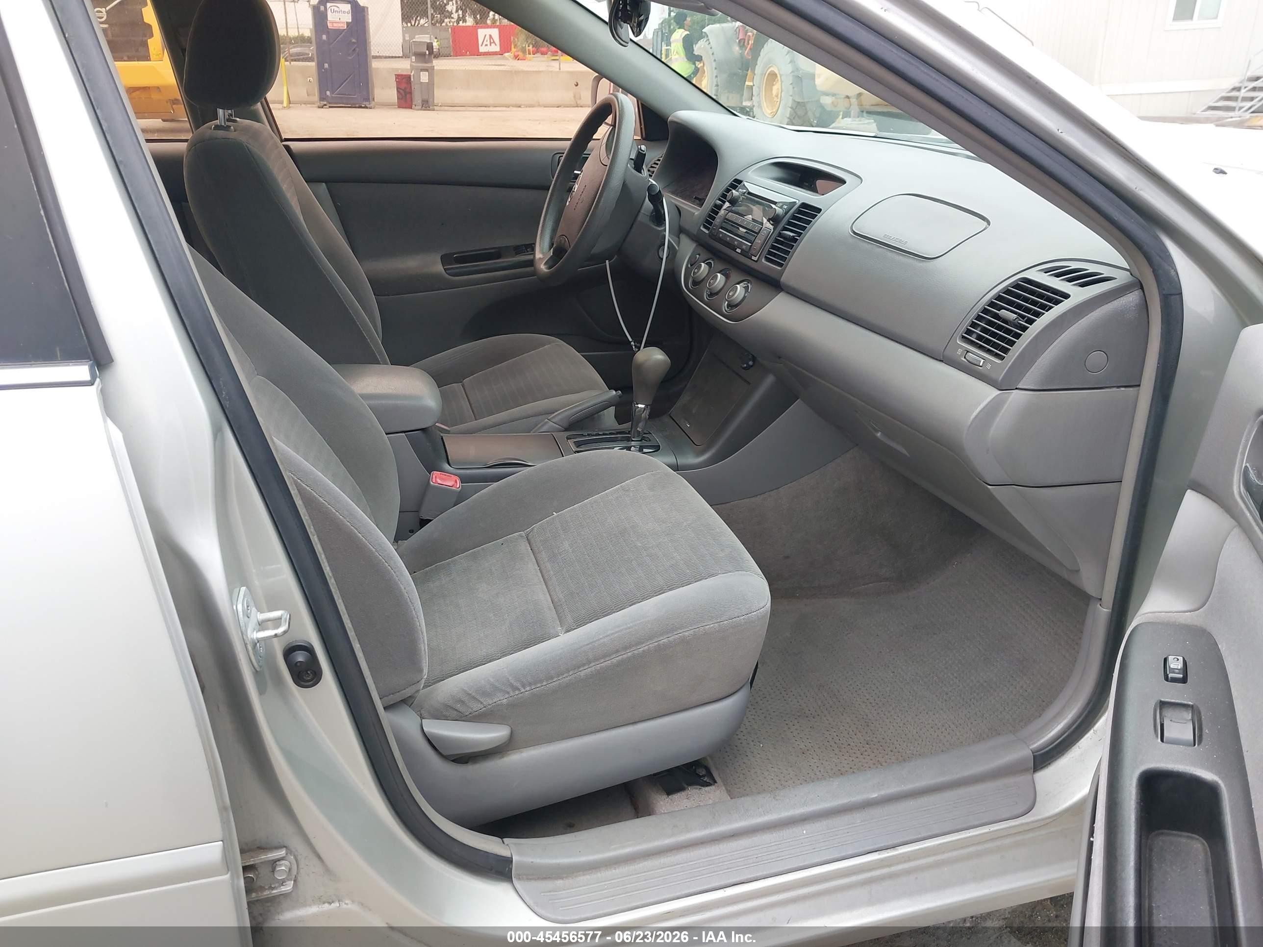 2005 Toyota Camry Le Серый vin: 4T1BE32KX5U413226