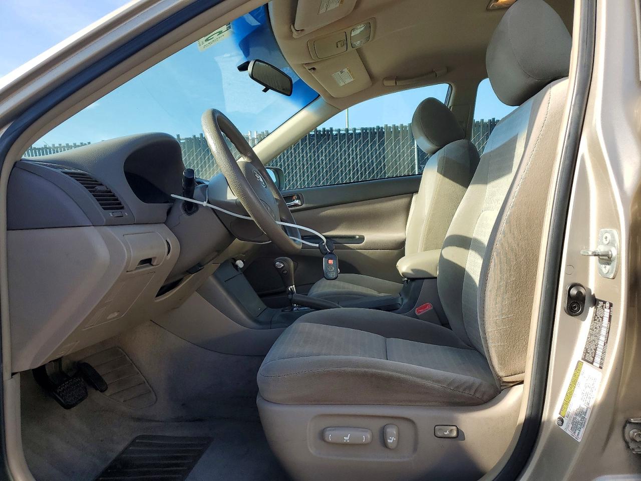 2005 Toyota Camry Le Желто-коричневый vin: 4T1BE32KX5U435274
