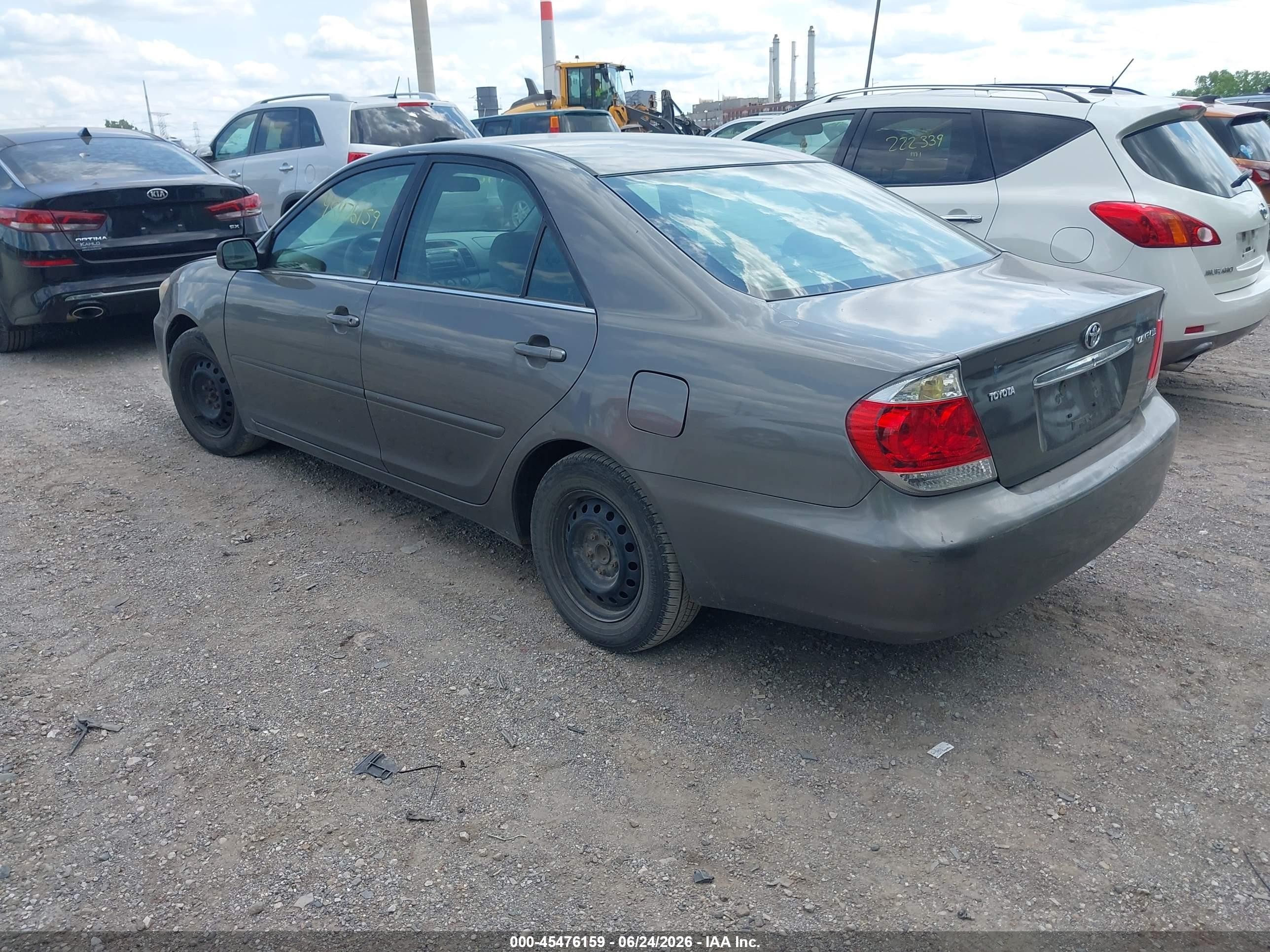 2005 Toyota Camry Le Gray vin: 4T1BE32KX5U552885
