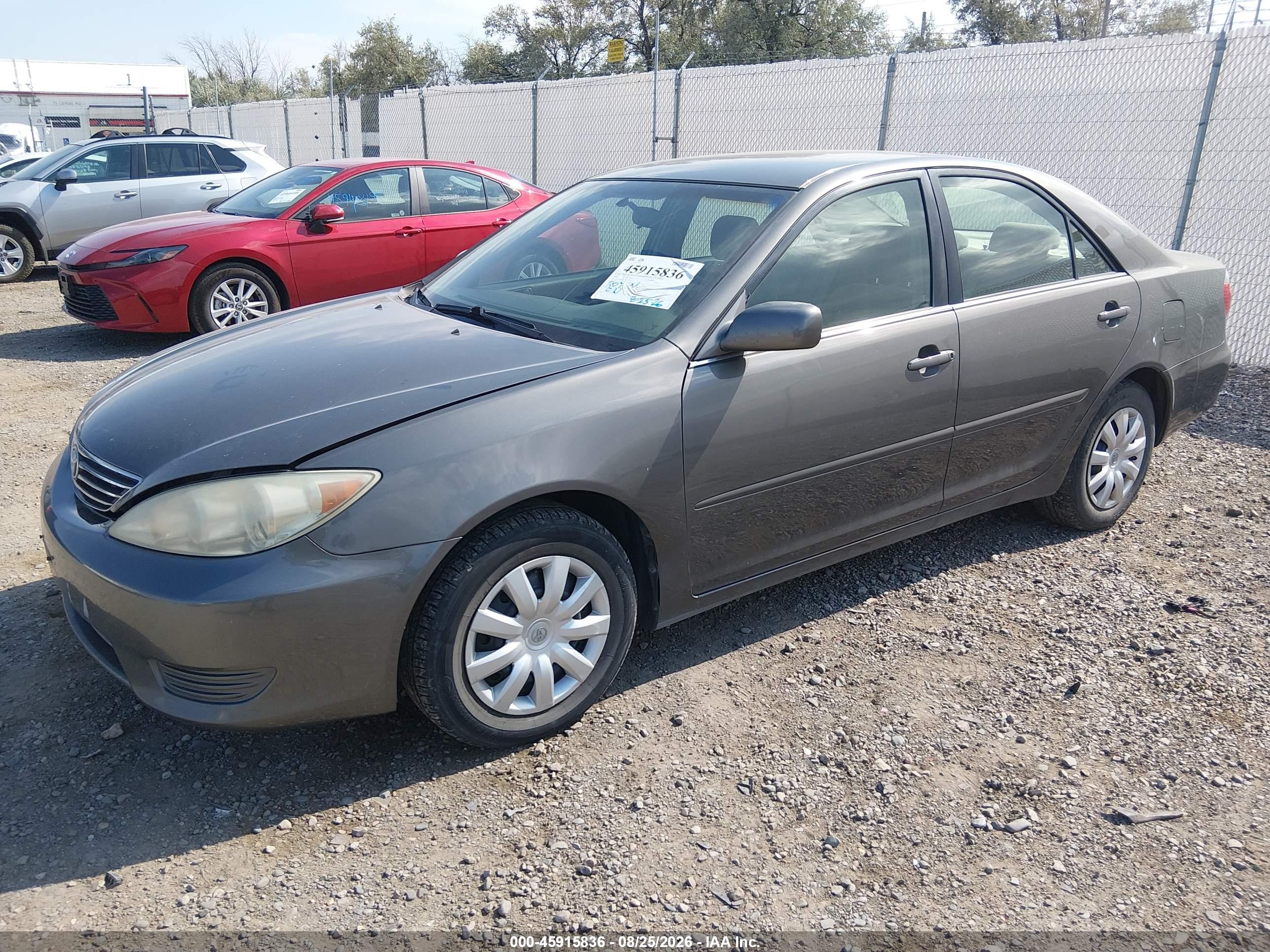 2005 Toyota Camry Le Gray vin: 4T1BE32KX5U557519
