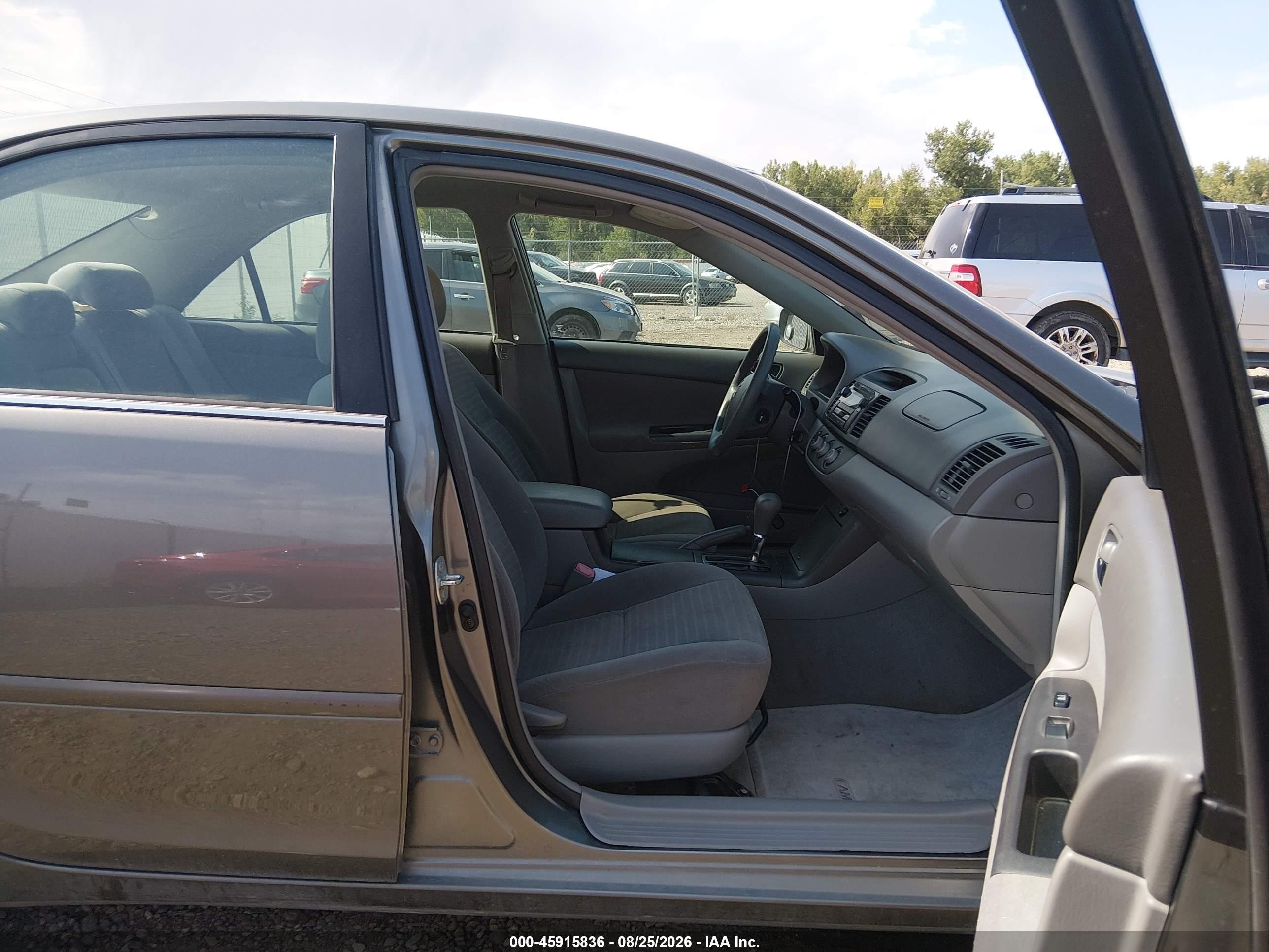 2005 Toyota Camry Le Gray vin: 4T1BE32KX5U557519