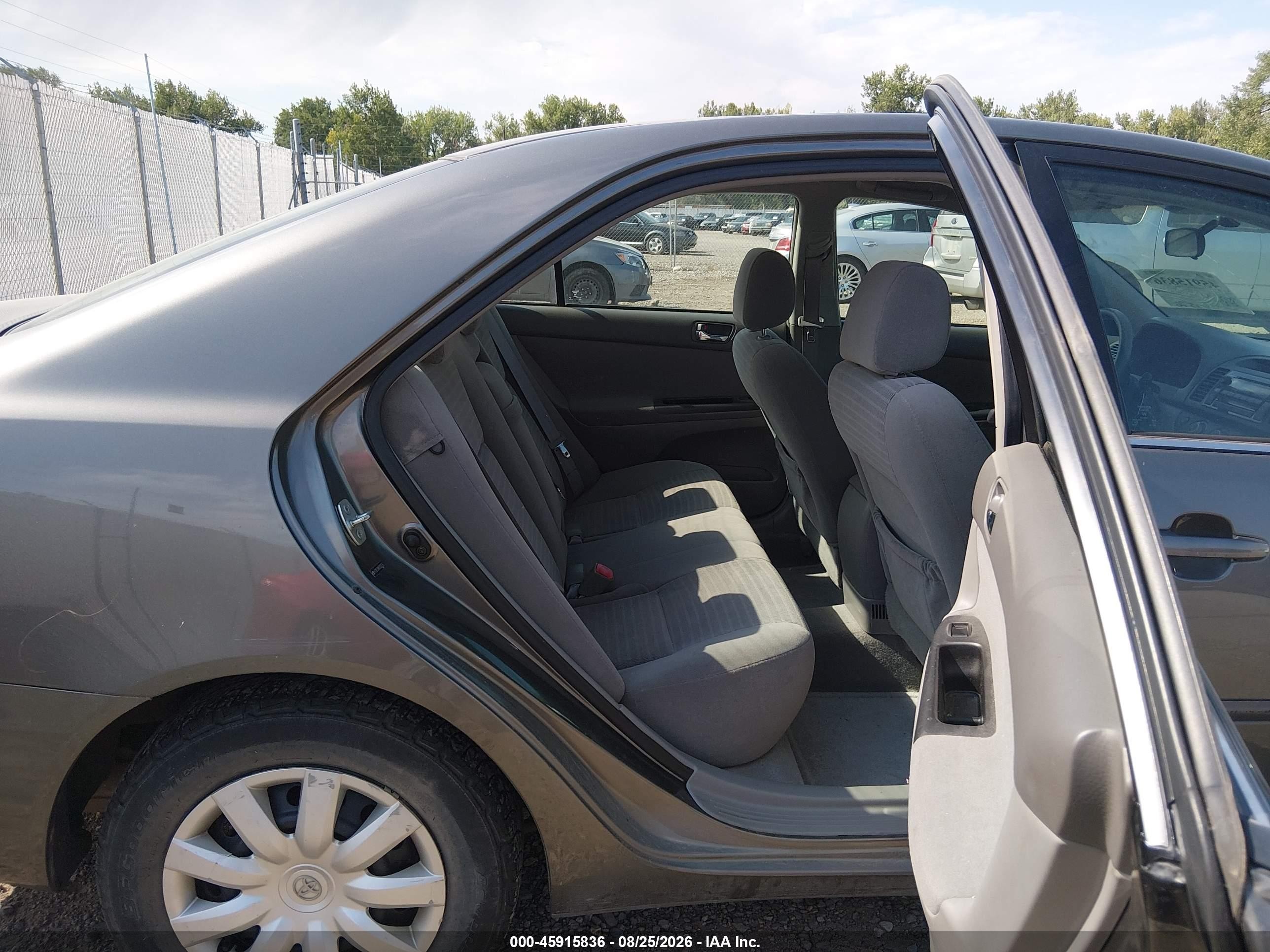 2005 Toyota Camry Le Gray vin: 4T1BE32KX5U557519