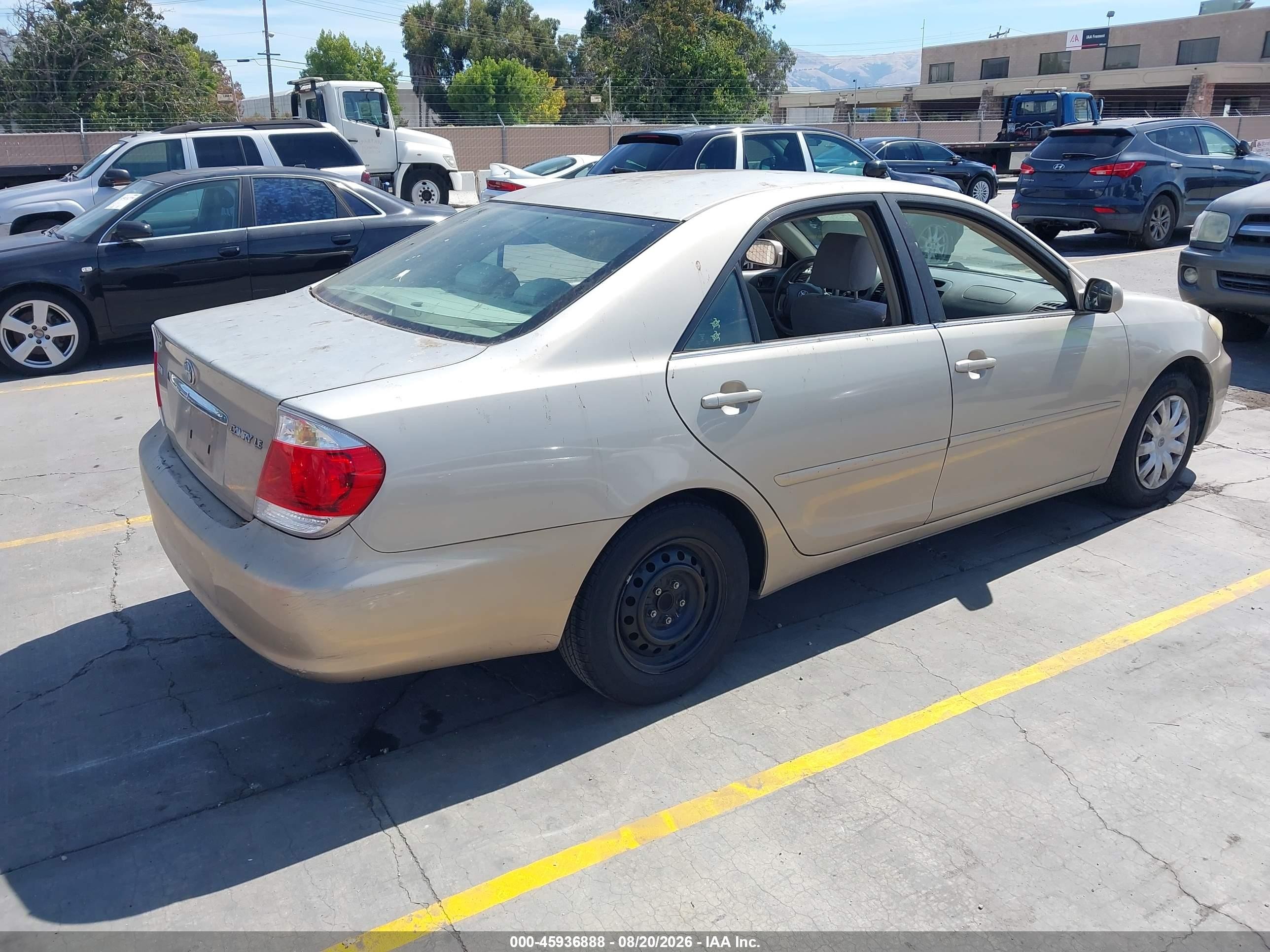 2005 Toyota Camry Le Champagne vin: 4T1BE32KX5U564647