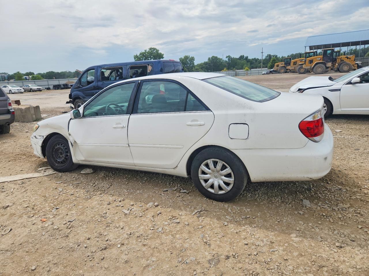2005 Toyota Camry Le White vin: 4T1BE32KX5U565359