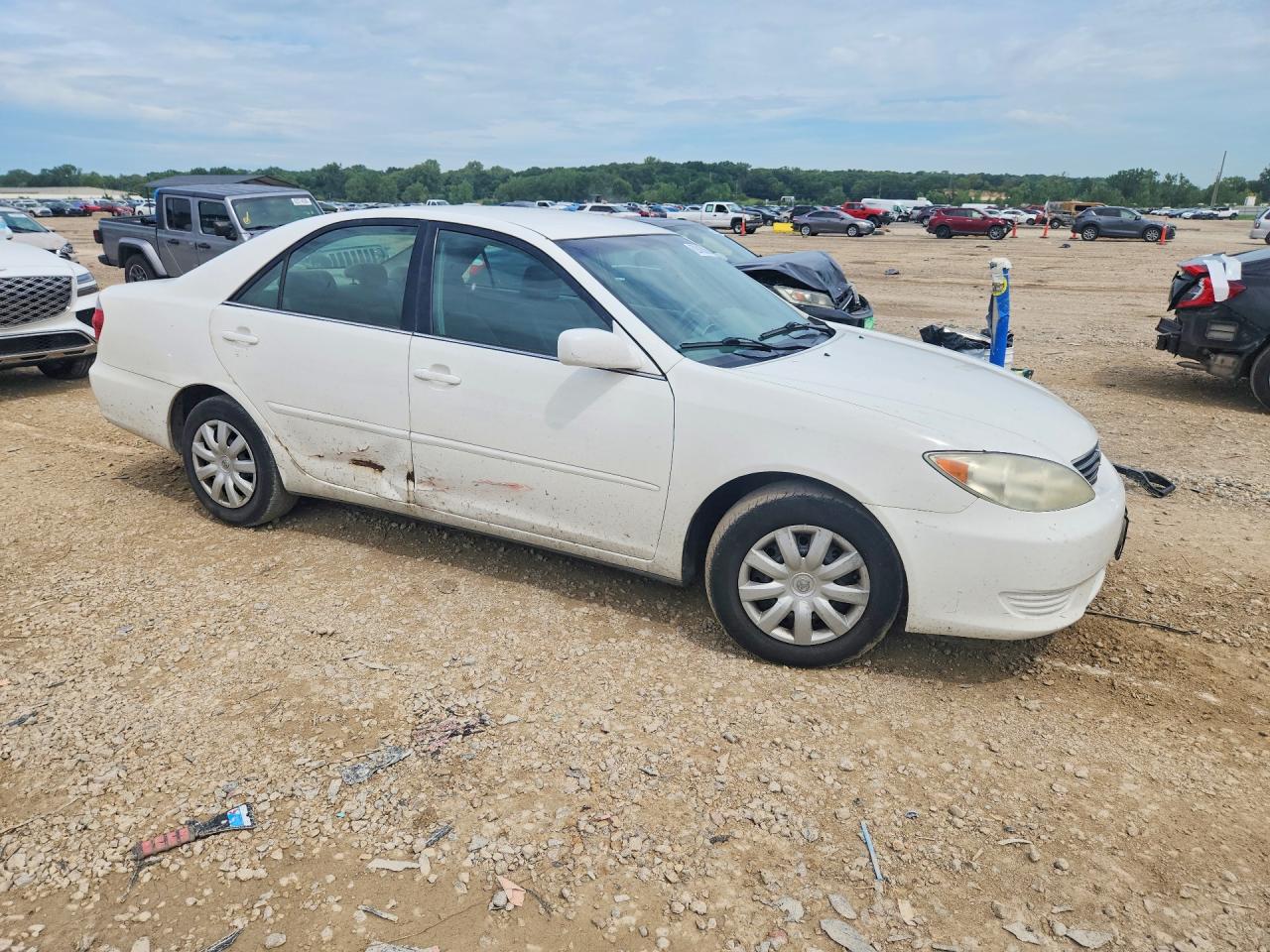 2005 Toyota Camry Le White vin: 4T1BE32KX5U565359