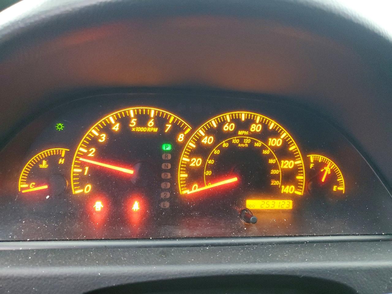 2005 Toyota Camry Le Silver vin: 4T1BE32KX5U570237