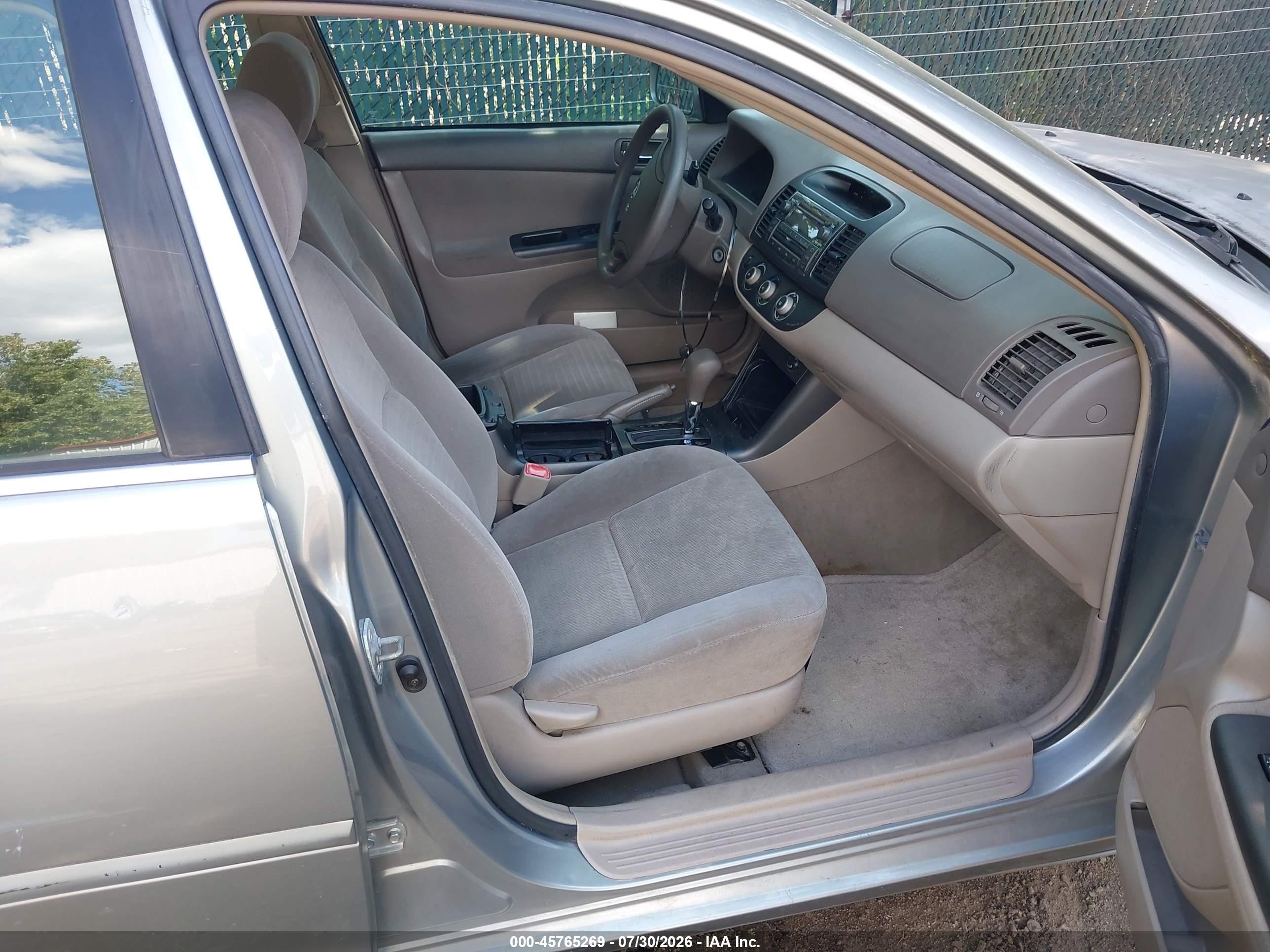 2005 Toyota Camry Le Silver vin: 4T1BE32KX5U576104
