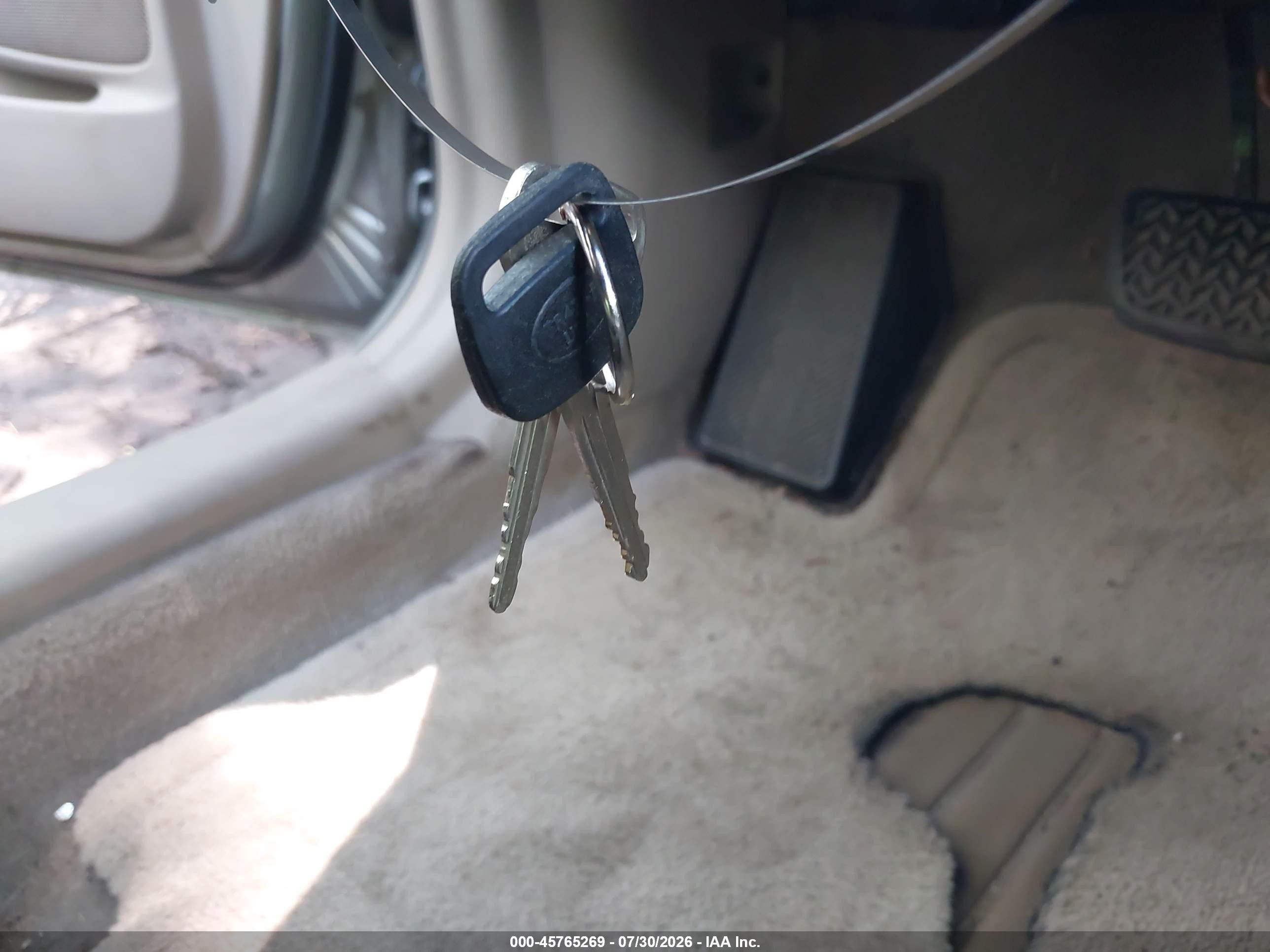2005 Toyota Camry Le Silver vin: 4T1BE32KX5U576104