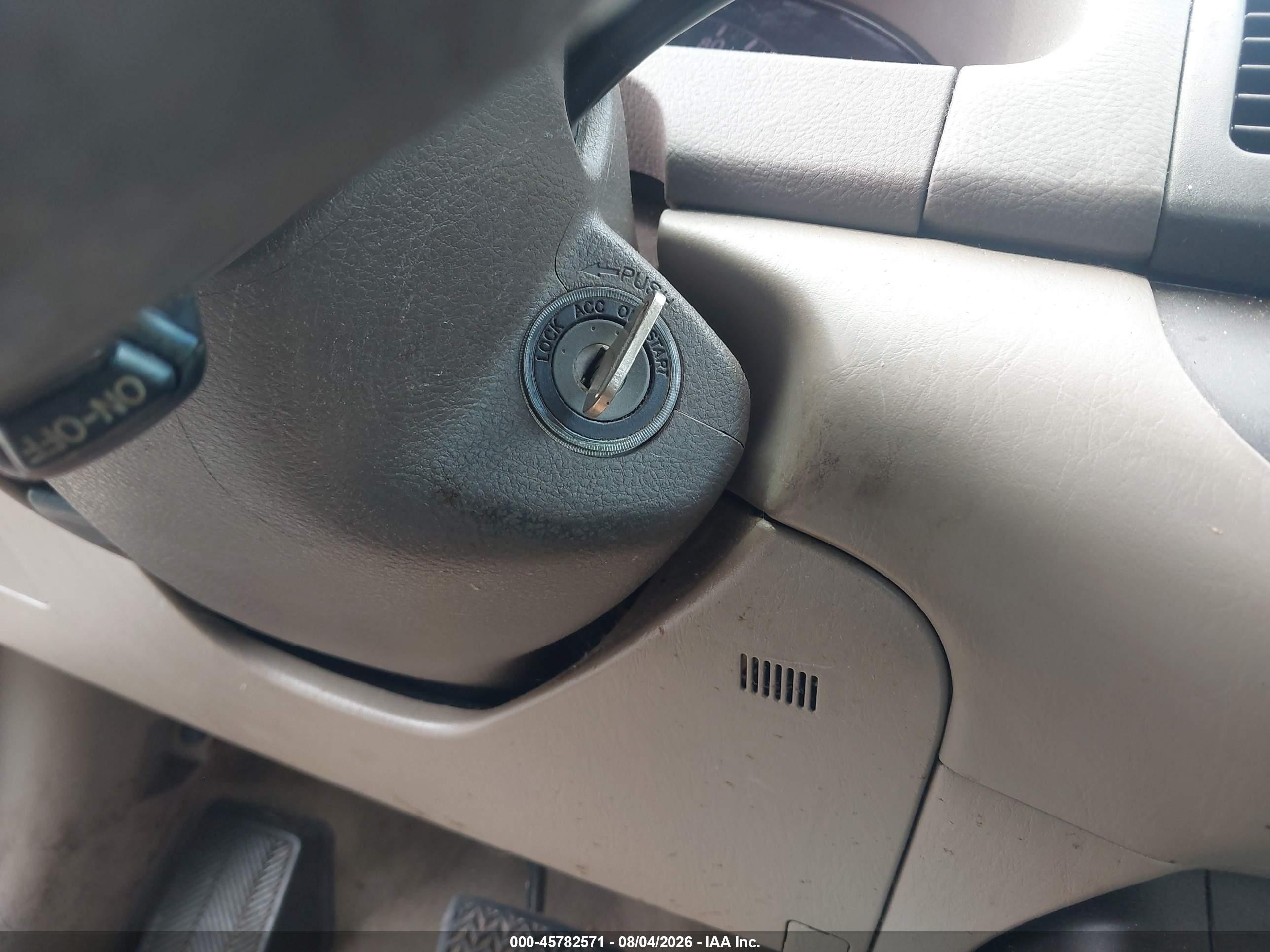 2005 Toyota Camry Le Gold vin: 4T1BE32KX5U596451