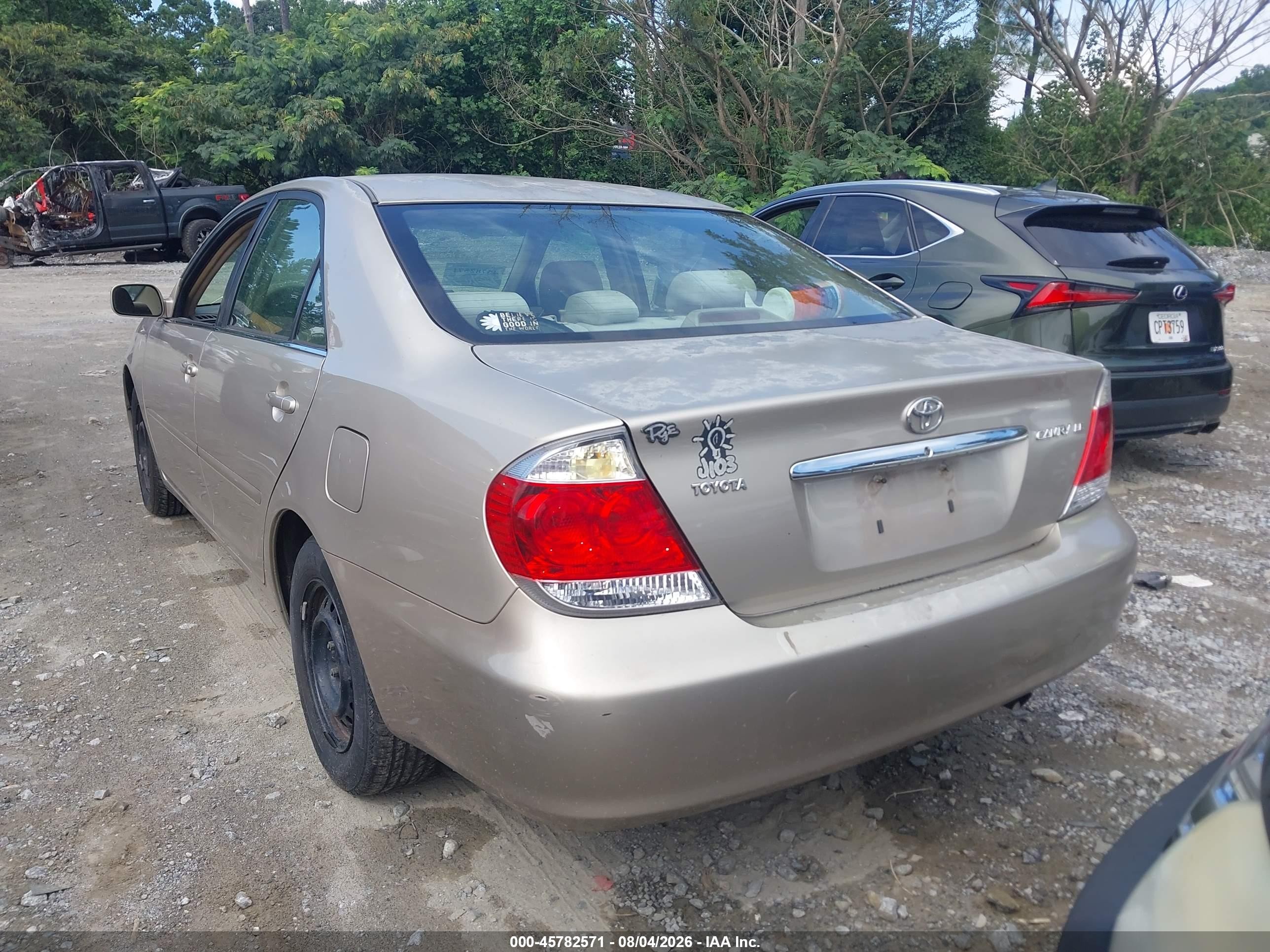 2005 Toyota Camry Le Gold vin: 4T1BE32KX5U596451