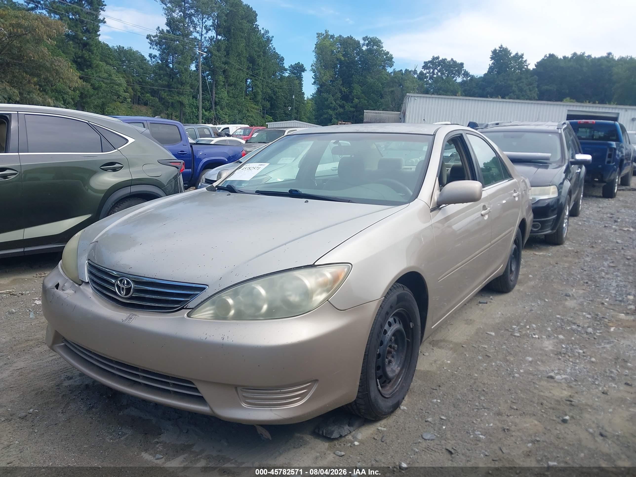 2005 Toyota Camry Le Gold vin: 4T1BE32KX5U596451