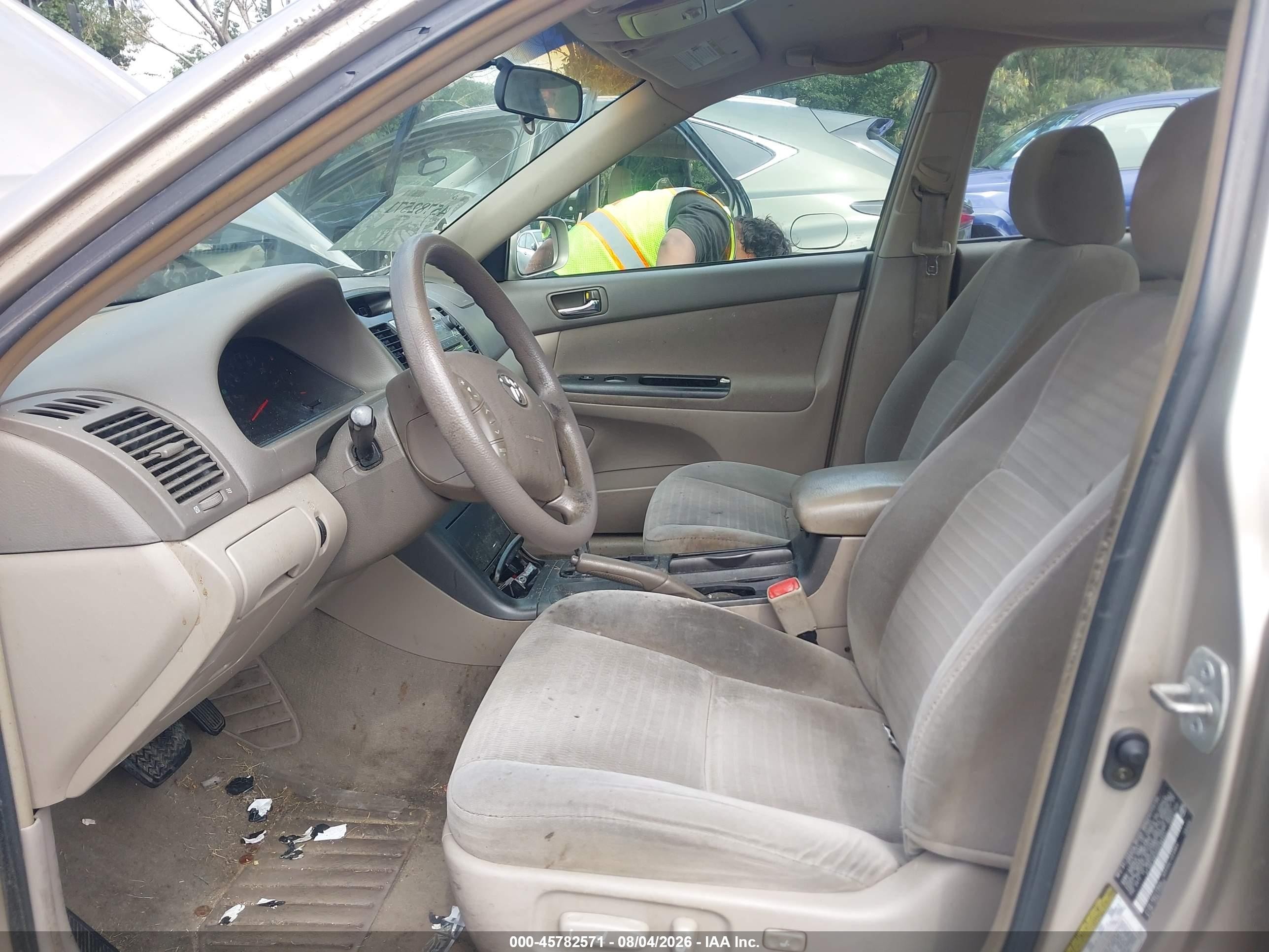 2005 Toyota Camry Le Gold vin: 4T1BE32KX5U596451