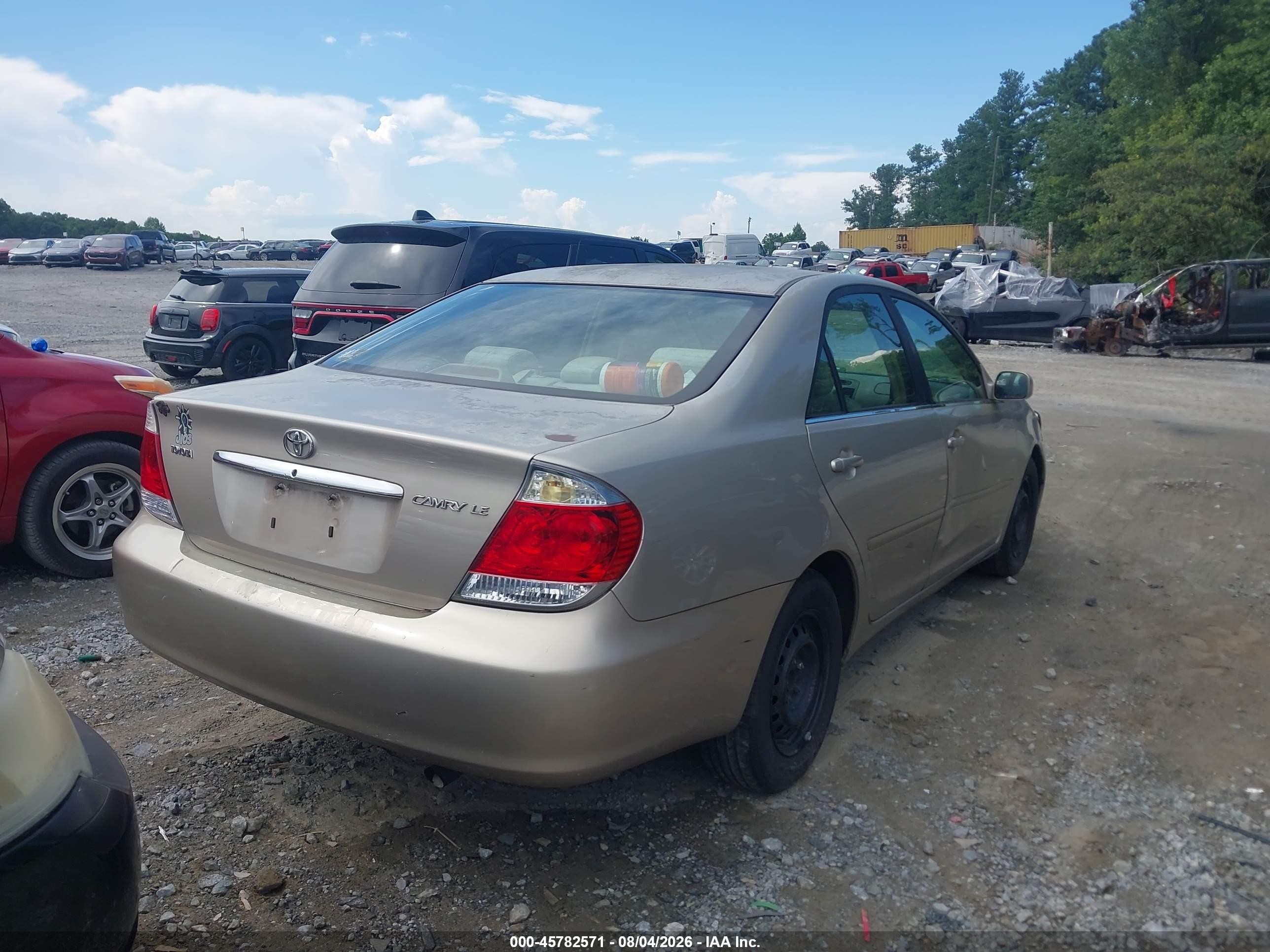 2005 Toyota Camry Le Gold vin: 4T1BE32KX5U596451