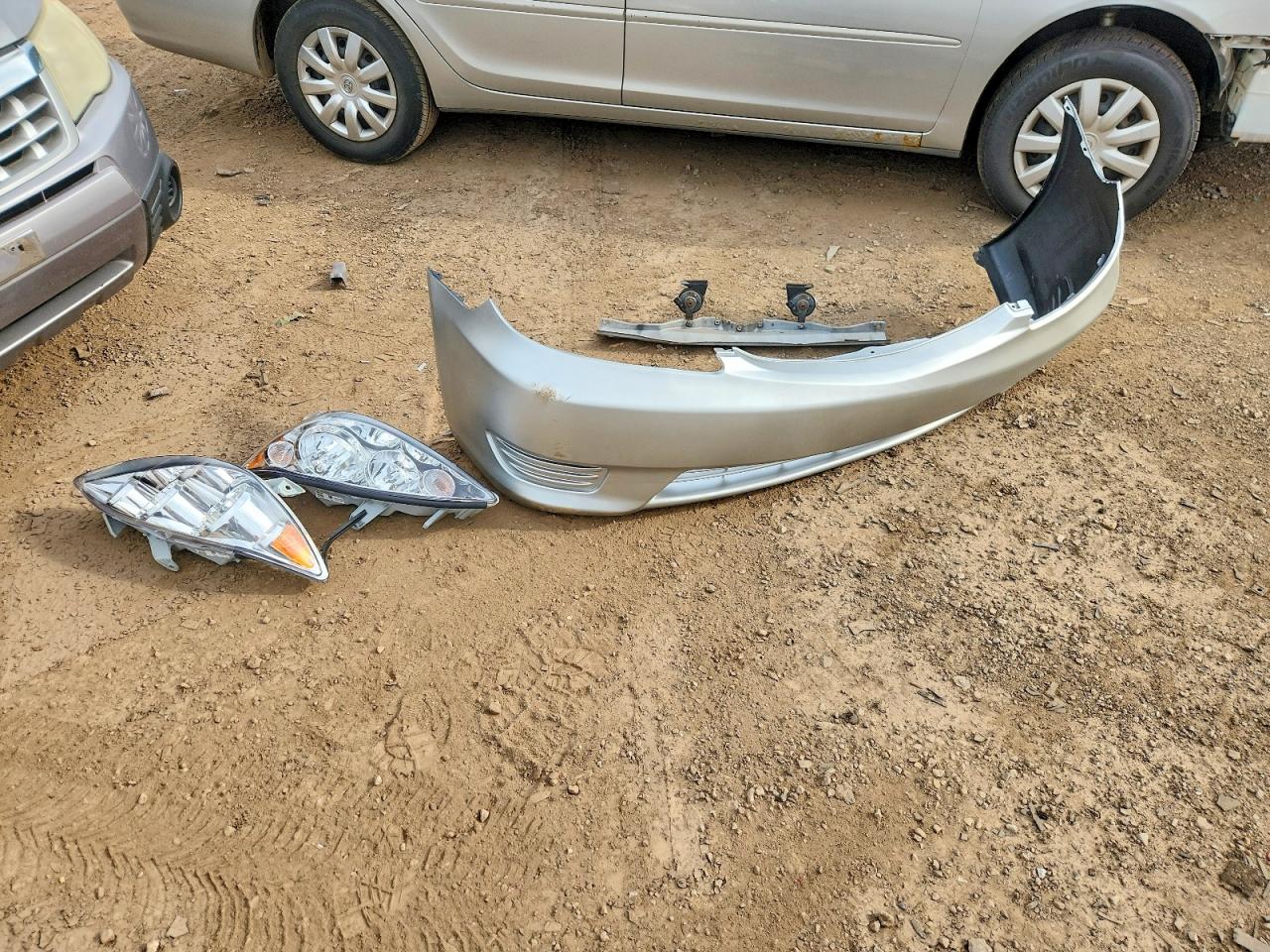 2005 Toyota Camry Standard Silver vin: 4T1BE32KX5U602149