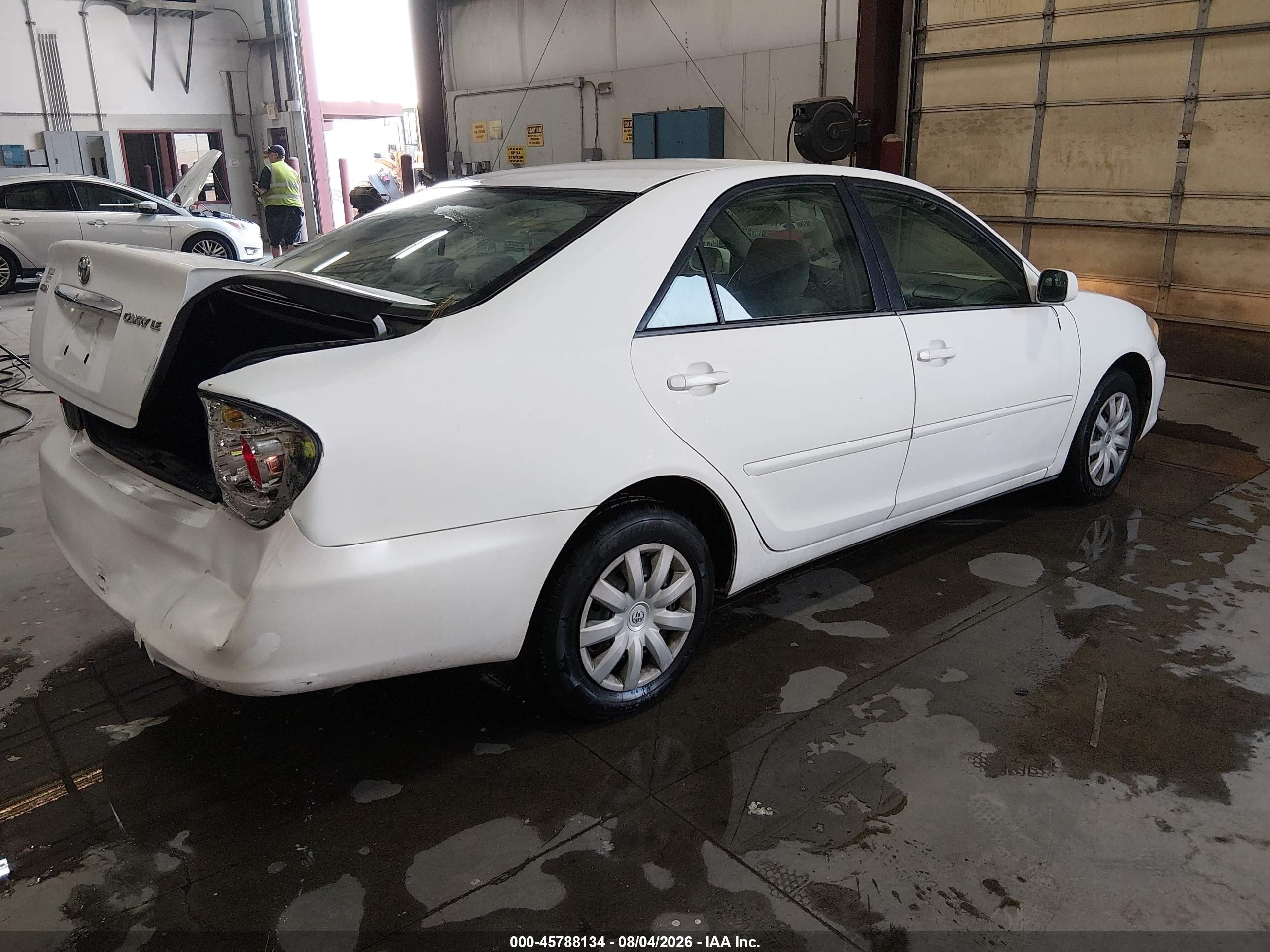 2005 Toyota Camry Le White vin: 4T1BE32KX5U606203