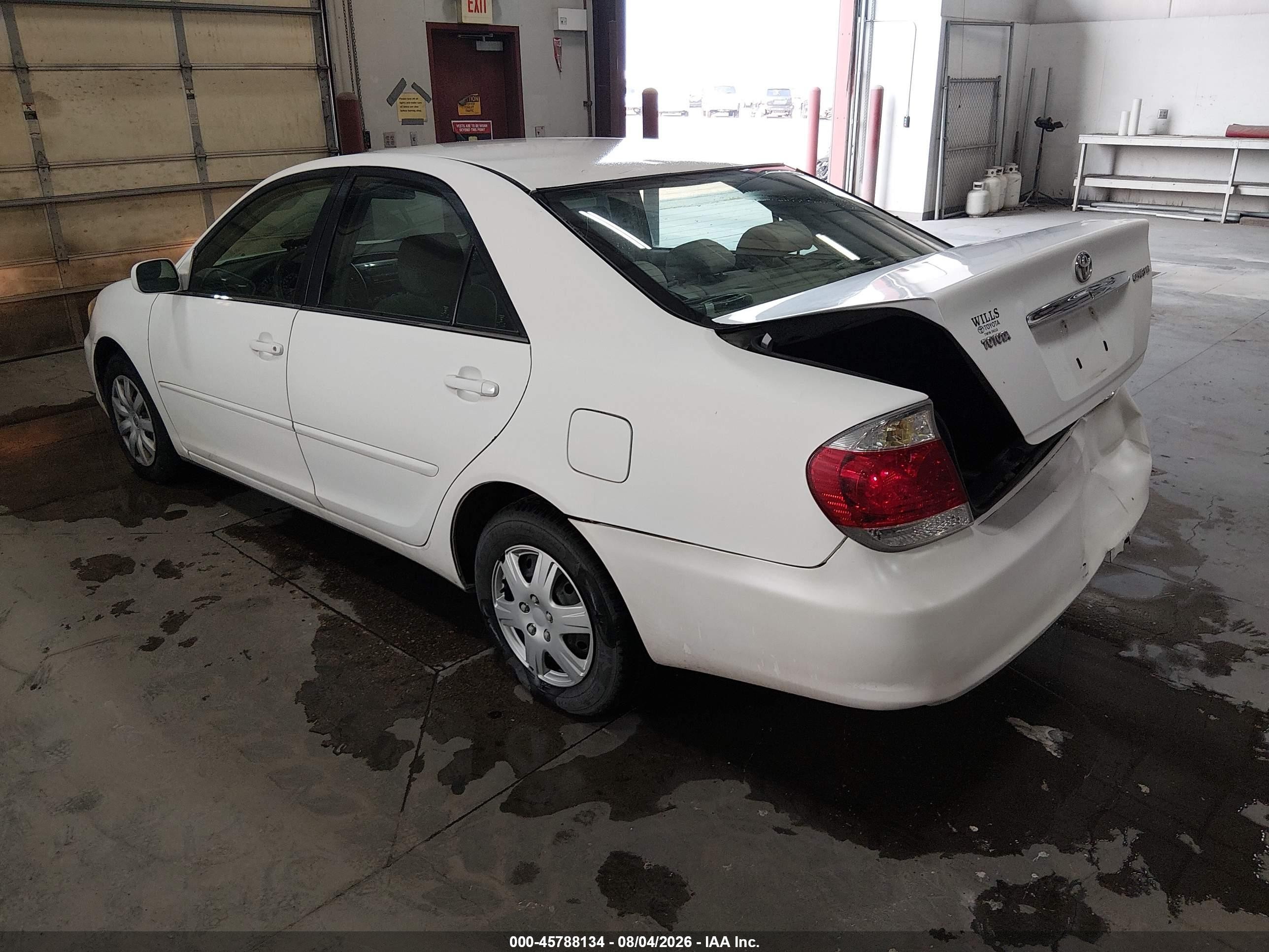 2005 Toyota Camry Le White vin: 4T1BE32KX5U606203