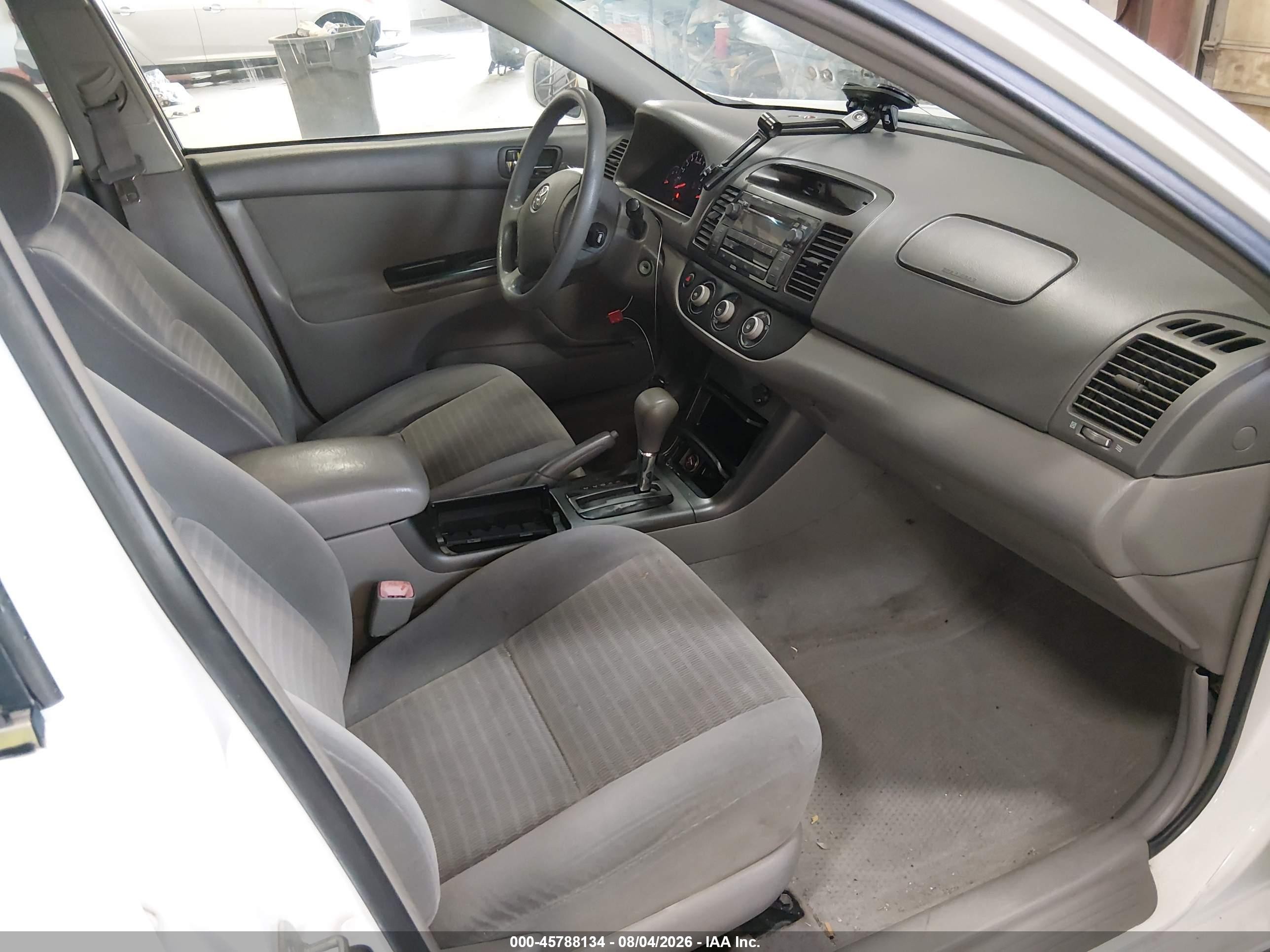 2005 Toyota Camry Le White vin: 4T1BE32KX5U606203