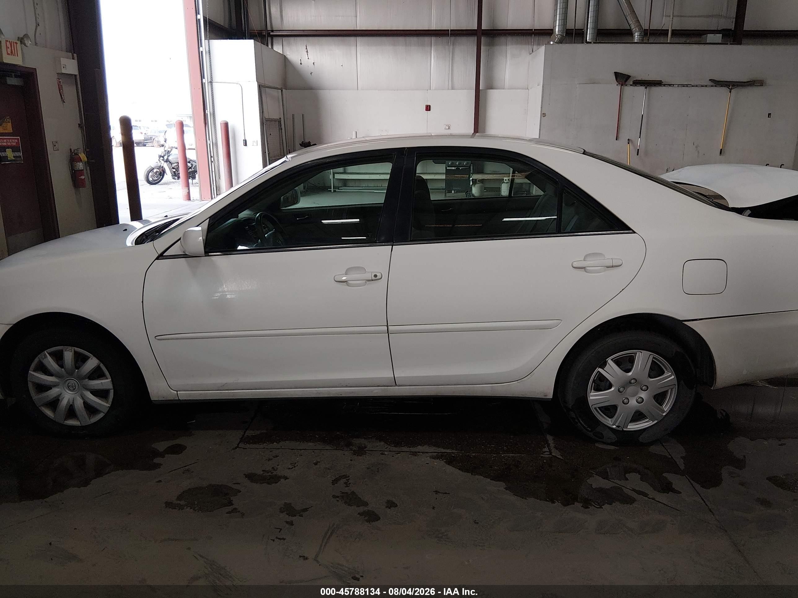 2005 Toyota Camry Le White vin: 4T1BE32KX5U606203