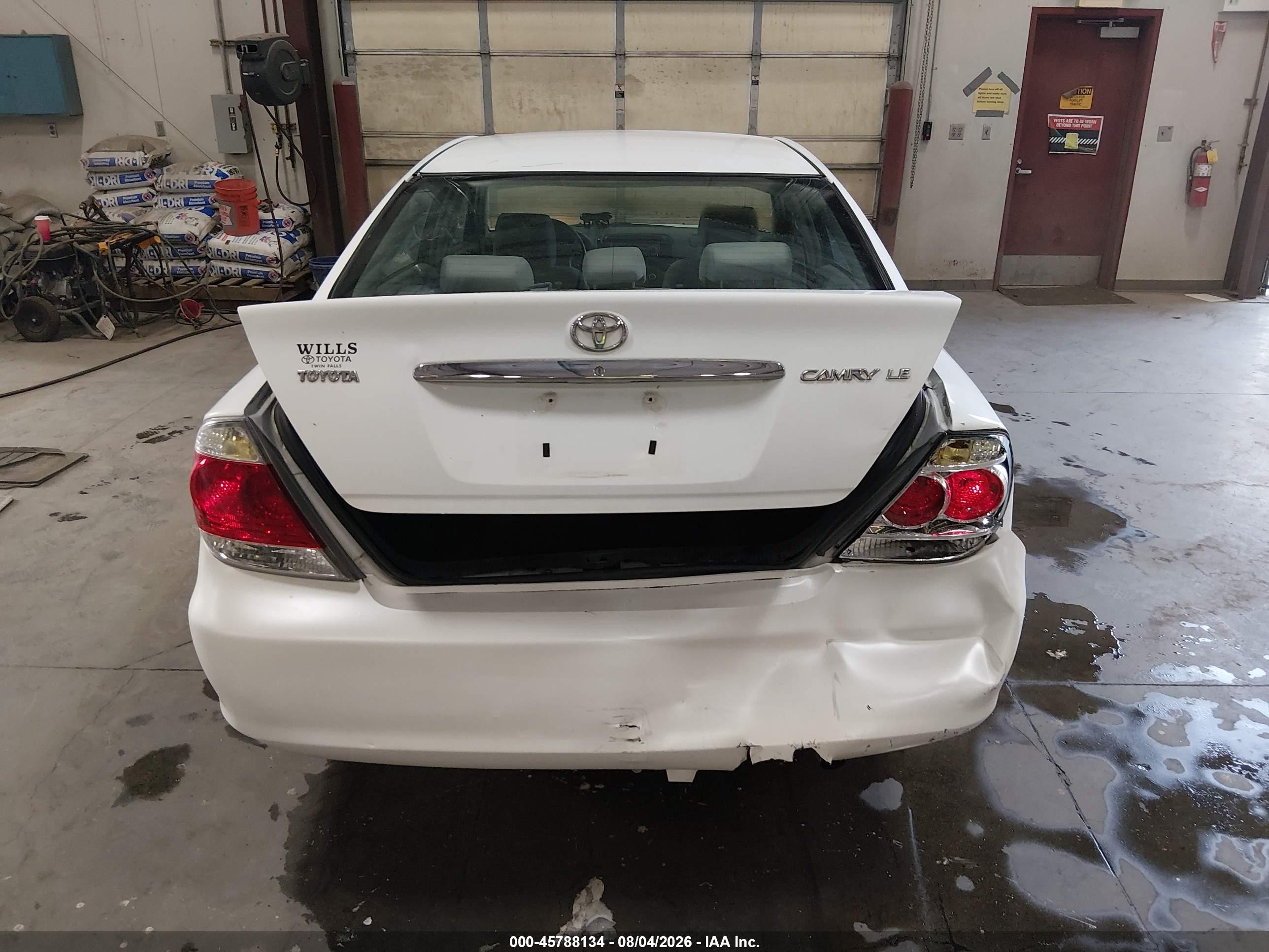 2005 Toyota Camry Le White vin: 4T1BE32KX5U606203