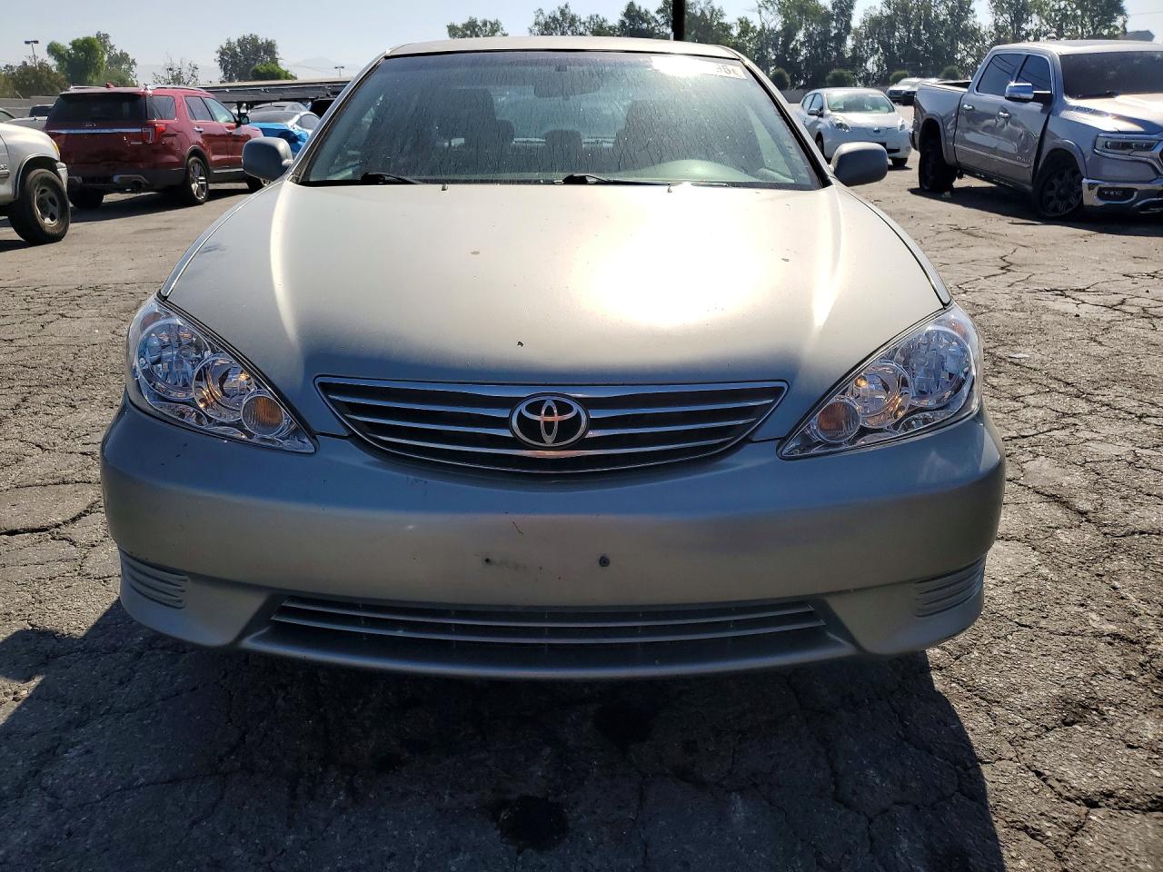 2005 Toyota Camry Le Silver vin: 4T1BE32KX5U618416