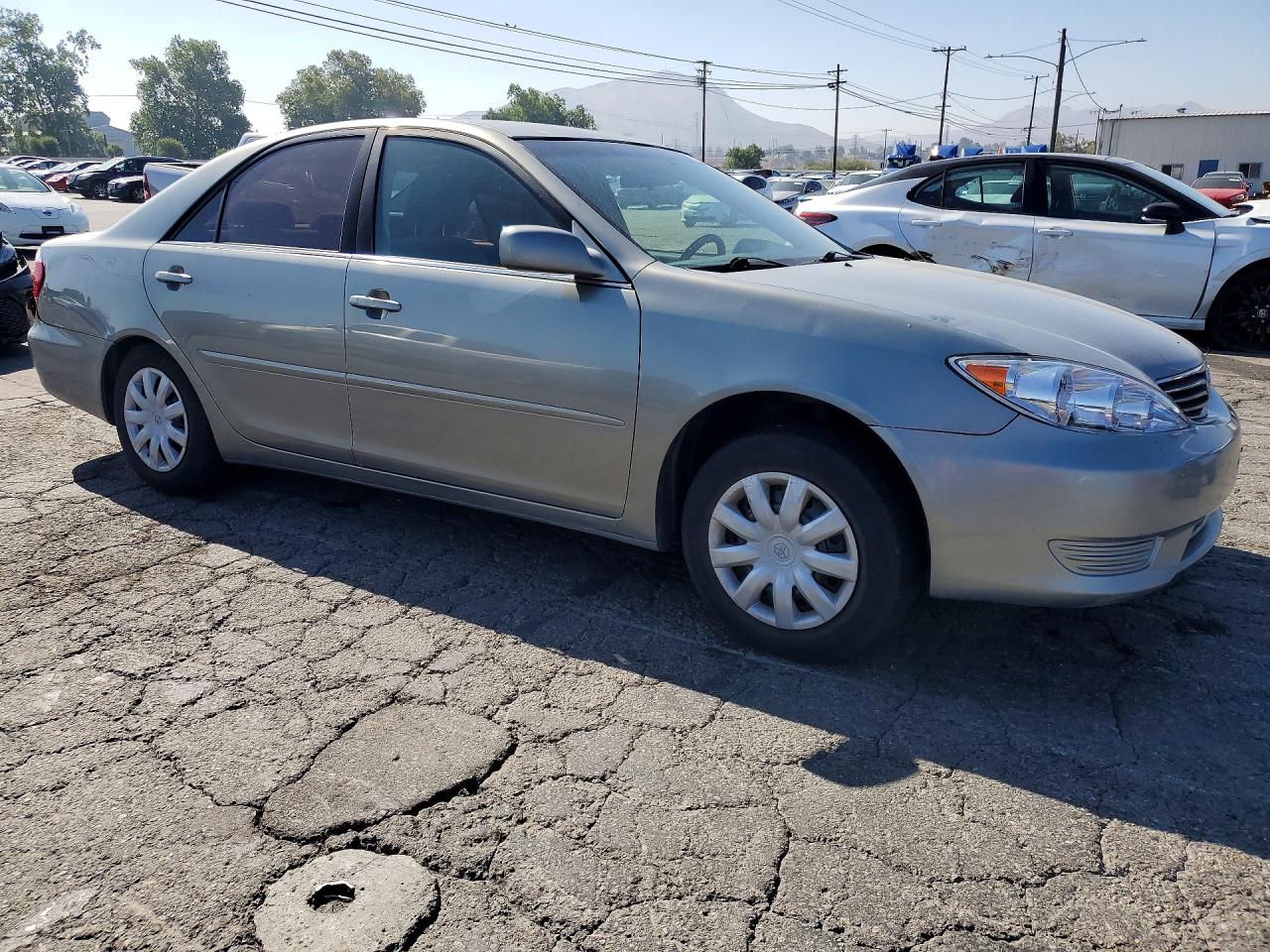2005 Toyota Camry Le Silver vin: 4T1BE32KX5U618416