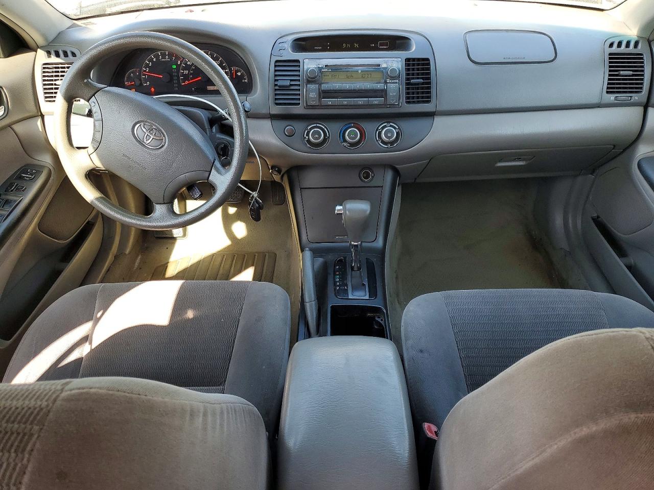 2005 Toyota Camry Le Silver vin: 4T1BE32KX5U618416