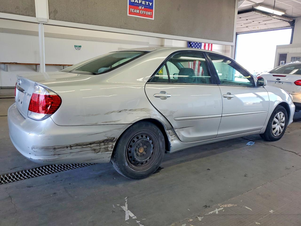 2005 Toyota Camry Le Silver vin: 4T1BE32KX5U630551