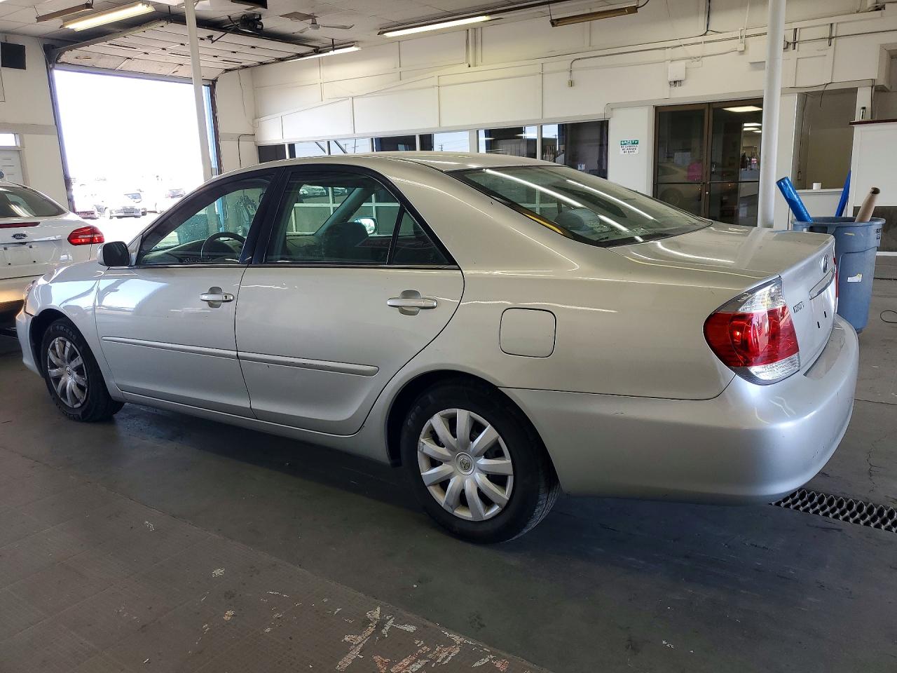 2005 Toyota Camry Le Silver vin: 4T1BE32KX5U630551