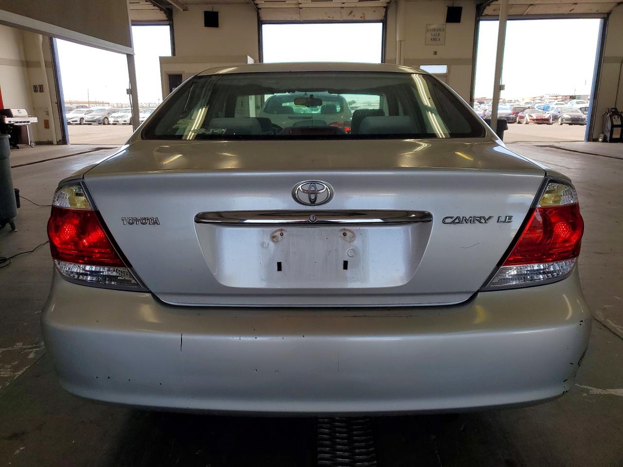 2005 Toyota Camry Le Silver vin: 4T1BE32KX5U630551
