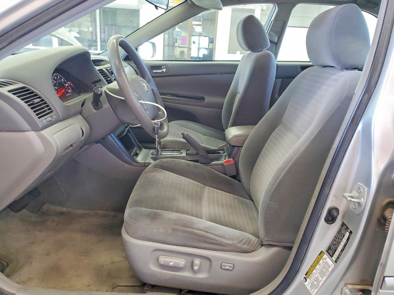 2005 Toyota Camry Le Silver vin: 4T1BE32KX5U630551