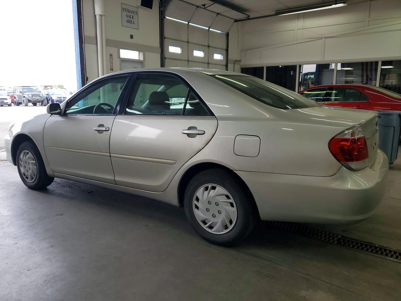 2005 Toyt Camry Silver vin: 4T1BE32KX5U948198