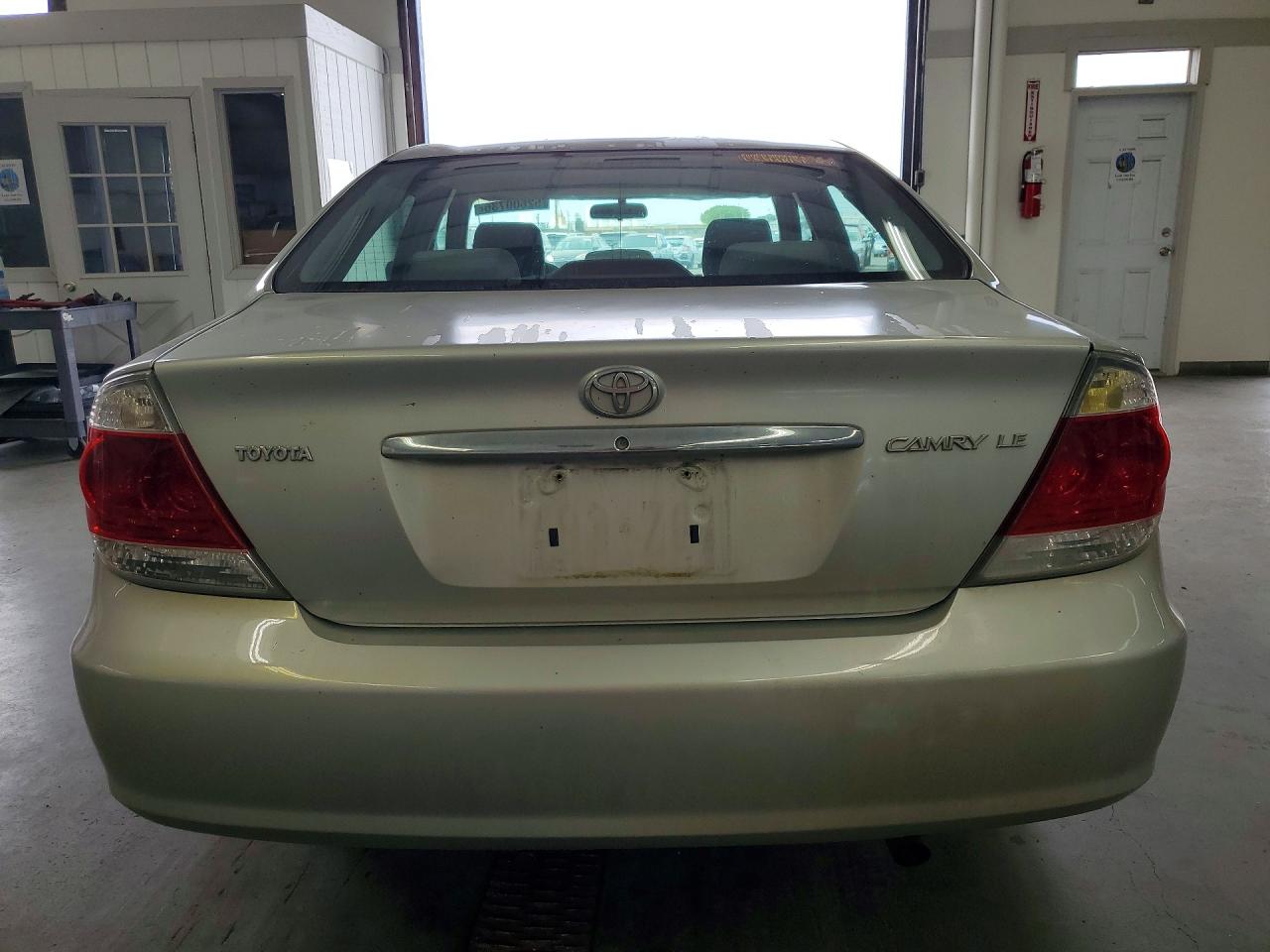 2005 Toyt Camry Silver vin: 4T1BE32KX5U948198